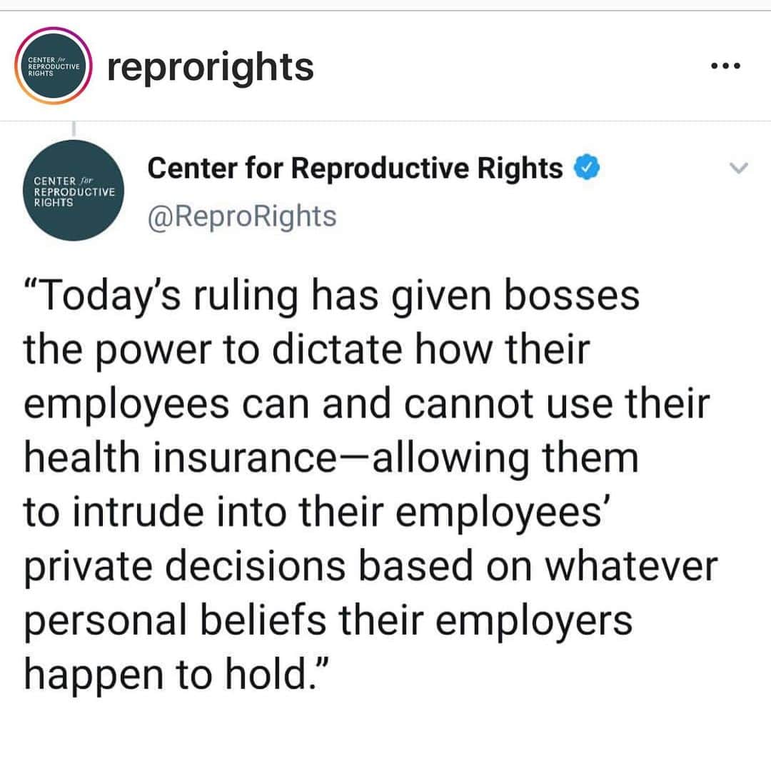 エリザベス・バンクスさんのインスタグラム写真 - (エリザベス・バンクスInstagram)「Every single thing about this is so discriminatory and wrong - today the Supreme Court gave your employer (from whom you get your healthcare if you are lucky) the right to deny coverage of FDA-approved, nearly-universally-used-by-American-women birth control. On moral/religious grounds? Effective birth control is the number one way to prevent unwanted pregnancy and abortion but mmmm’kay, let’s deny it to women and also restrict their access to abortion when their cheap methods of birth control don’t work? It’s clear: this is only about controlling what women do with their bodies. Anybody opposed to women using birth control to prevent unwanted pregnancy can just live their life exactly like that! Just have sex to make babies and never for fun! But also, leave your employees out of it.  So anyway - CALL YOUR REPS ! 202-224-3121  Said Lourdes Rivera, Senior Vice President of U.S. Programs at the Center for Reproductive Rights:  “Contraception should not be singled out from the rest of health insurance coverage. Today’s ruling has given bosses the power to dictate how their employees can and cannot use their health insurance—allowing them to intrude into their employees’ private decisions based on whatever personal beliefs their employers happen to hold.  “Refusing women the health care they are guaranteed by law is an act of discrimination. This fundamentally wrong-headed ruling is a critical misinterpretation of the Affordable Care Act and what Congress intended. We now look to Congress to act swiftly to ensure that only workers and students, not their bosses or universities, have the authority to decide what health care choices are appropriate for them and their families. Congress should take action to ensure the Administration is prevented from enforcing these discriminatory rules.”」7月9日 4時42分 - elizabethbanks