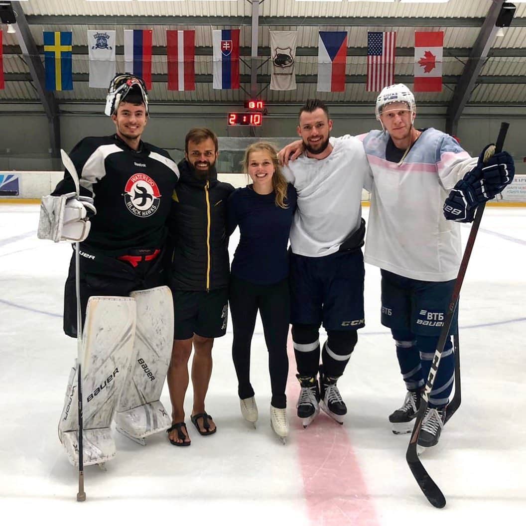 ニコル・ラジコワのインスタグラム：「new member of the team 😉」