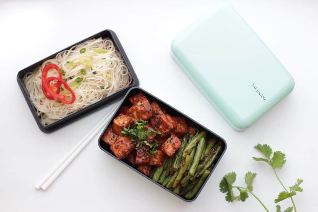 TAKENAKA BENTO BOXさんのインスタグラム写真 - (TAKENAKA BENTO BOXInstagram)「Sticky Tandoori Tofu Served with Garlic Green Beans and Glass Noodles – a delicious meal idea made by @unitedtofu. ⁠ -⁠ Can fit perfectly in your Bento rectangle or any other Bento. Check the recipe in our INTO THE BOX blog. Link in Bio⁠ ⁠」7月9日 5時00分 - takenakabento