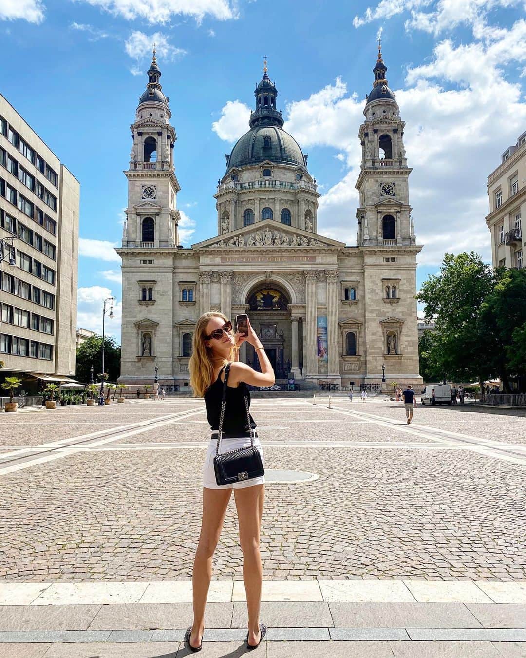 ヴァネッサ・アクセンテのインスタグラム：「Budapest 🙋🏼‍♀️」