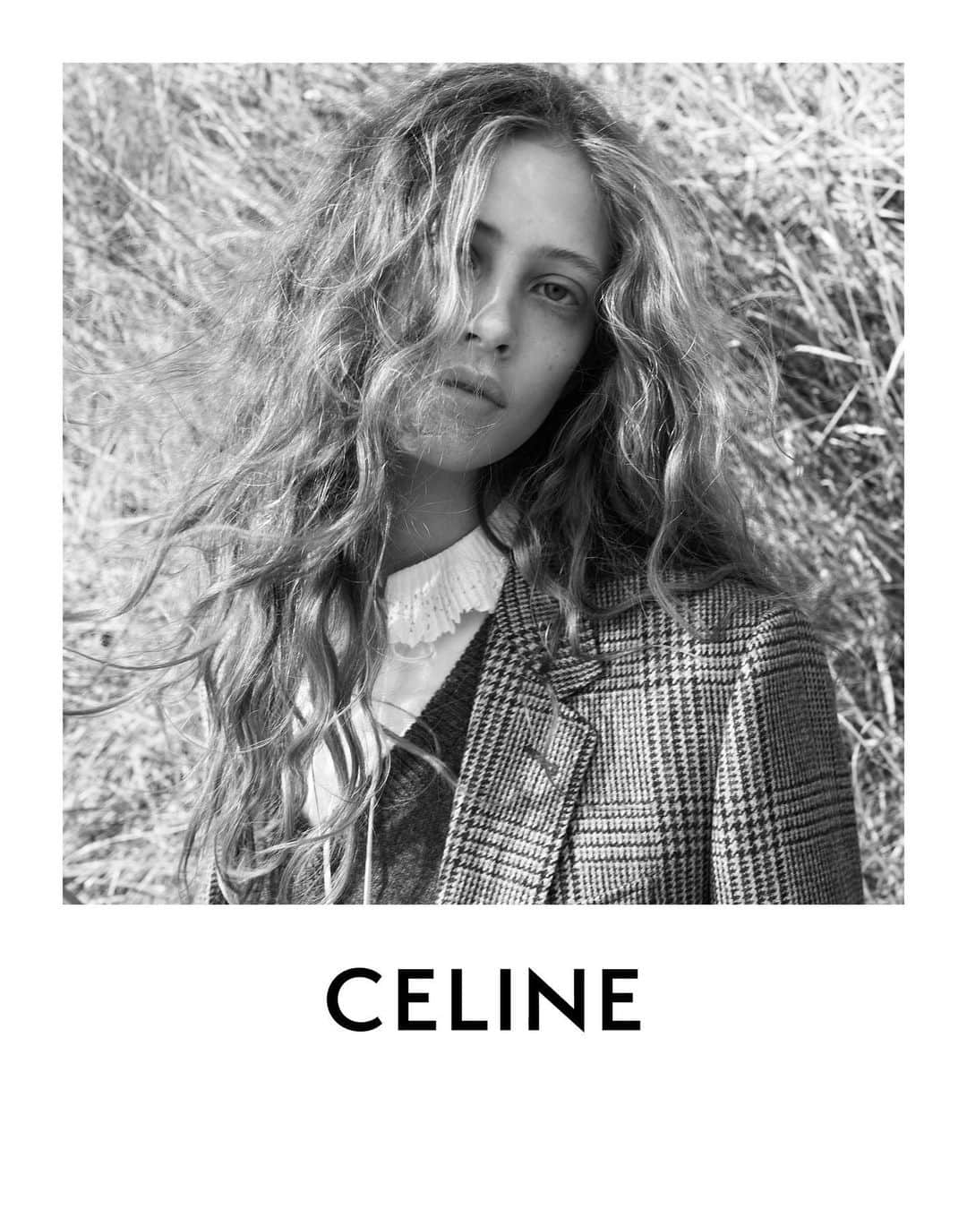 Celineさんのインスタグラム写真 - (CelineInstagram)「CELINE WINTER 20 PART 1 LE TAILLEUR CELINE BLAZER FRANÇAIS  COLLECTION AVAILABLE NOW IN STORE AND AT CELINE.COM  ANNA FRANCESCA PHOTOGRAPHED BY @HEDISLIMANE IN SAINT-TROPEZ IN NOVEMBER 2019  #CELINEBYHEDISLIMANE」7月9日 5時06分 - celine