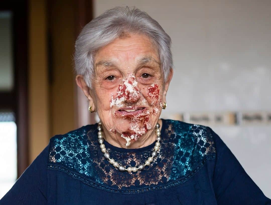 ジ・オニオンさんのインスタグラム写真 - (ジ・オニオンInstagram)「Record 7% Of Birthday Cake Slice Makes It Into Grandmother’s Mouth」7月9日 5時14分 - theonion