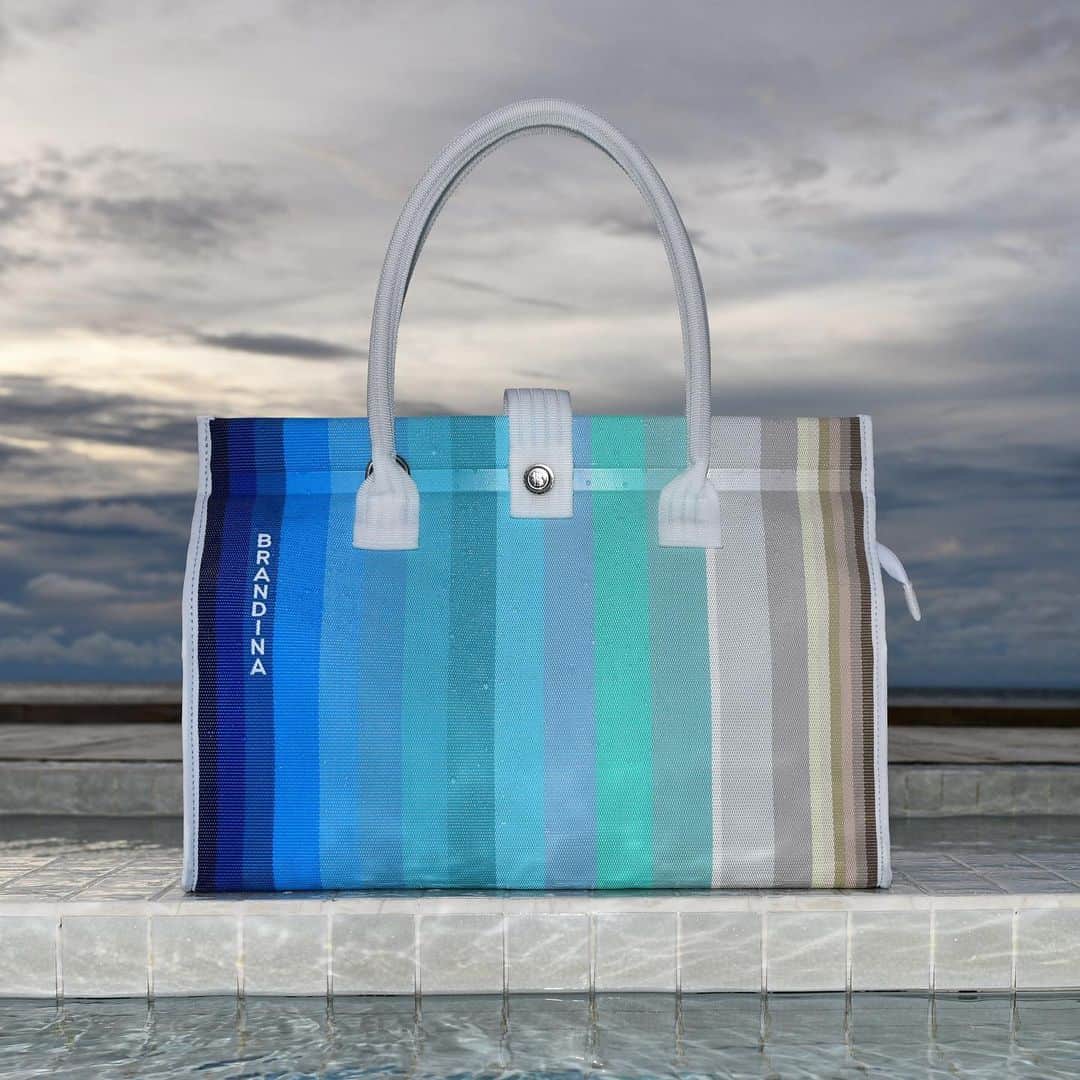 ブランディーナさんのインスタグラム写真 - (ブランディーナInstagram)「Blue color  #brandinatheoriginal #fashion #moda #bag #bags #abbigliamentodonna #shoppingonline #borsefirmate #style」7月9日 5時24分 - brandinatheoriginal