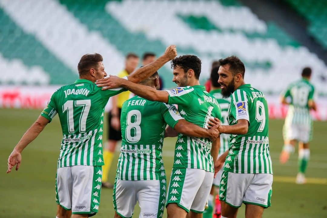 レアル・ベティスさんのインスタグラム写真 - (レアル・ベティスInstagram)「🗞 CRÓNICA  El #RealBetis deja los tres puntos en casa (3-0) ✌💚 -- 🗞 MATCH REPORT  #RealBetis leaves the three points at home (3-0) ✌💚  #DíaDeBetis #RealBetisOsasuna」7月9日 5時55分 - realbetisbalompie