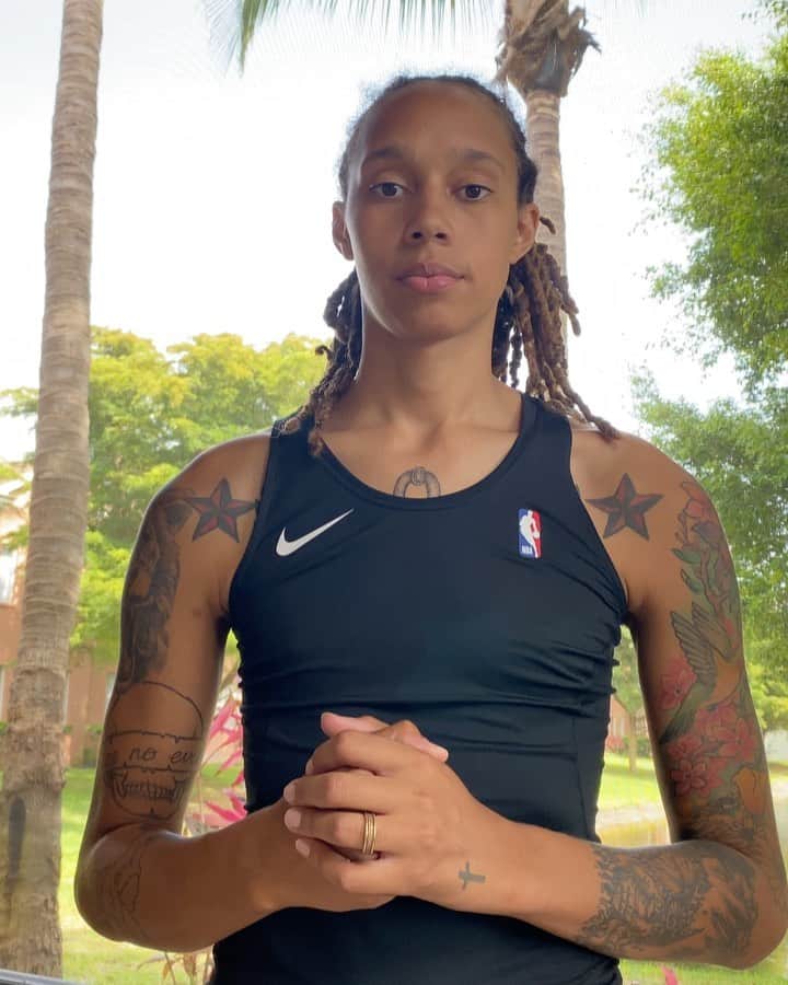 ブリトニー・グリナーのインスタグラム：「I’m super excited to announce that I’ve partnered with @thejetacademy to offer virtual basketball training! You can go online to JetAcademycamp.com to learn & train with me anywhere, anytime. Click the link in my bio to sign up.」