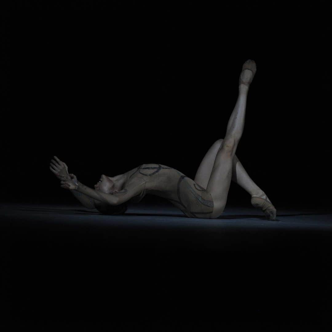 ミコ・フォガティさんのインスタグラム写真 - (ミコ・フォガティInstagram)「Beneath the Facade 👑  Choreography: @jen_bradford」7月9日 6時30分 - mikofogarty