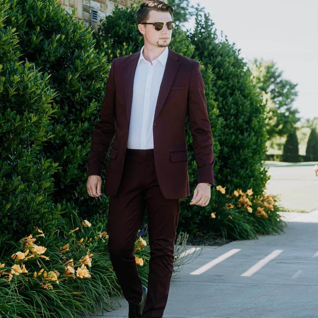 ペリーエリスのインスタグラム：「The two-piece power suit. #lifereadysince1976」