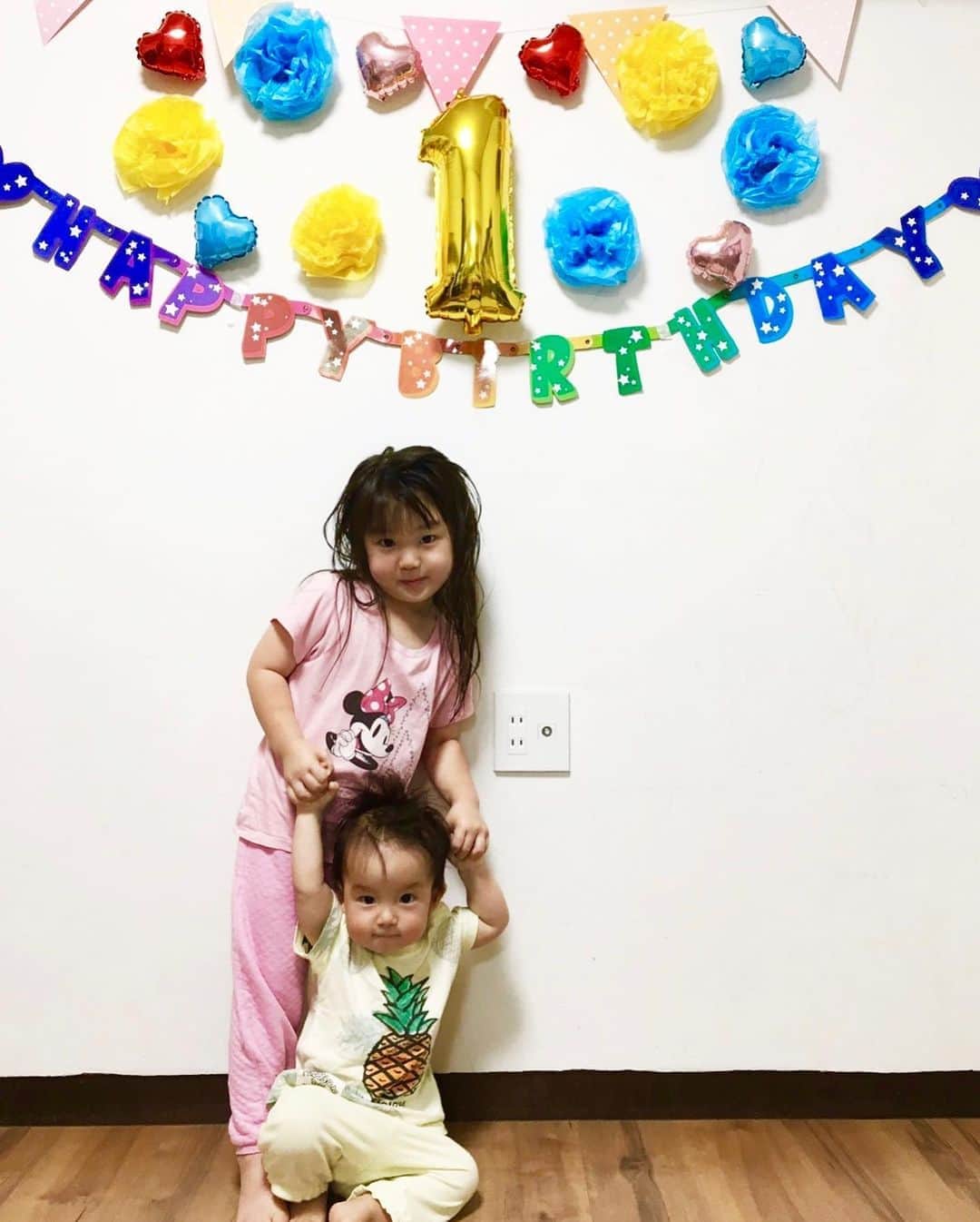 TAK-Zのインスタグラム：「1st & 4th anniversary🌼🤍🎊 #おいとめい」