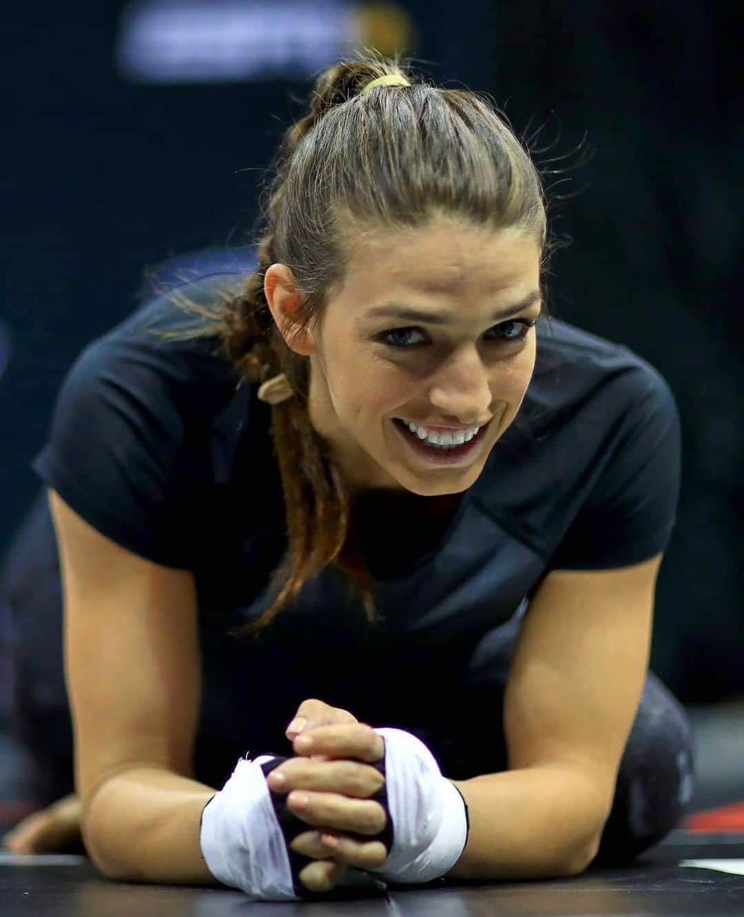 マッケンジー・ダーンのインスタグラム：「The face you make when you get the call! Date set and contract signed! 📞 🥊🥋 Carinha de quem tá com luta marcada! Foco, força e fé!  Photo: @ufc_brasil」