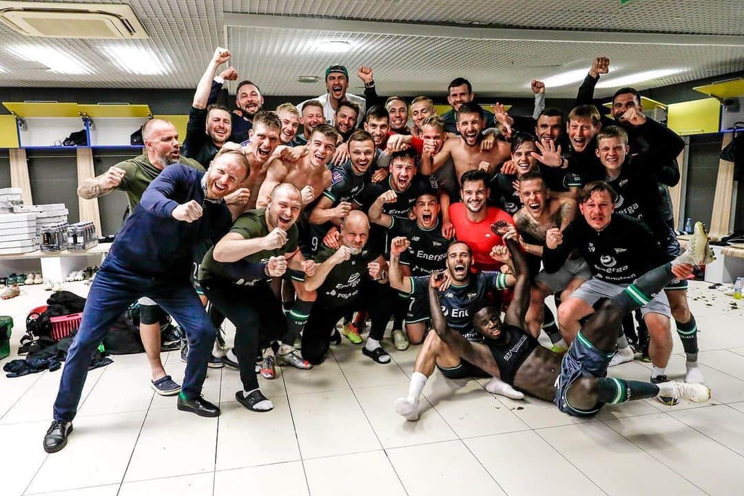 ズラタン・アロメロヴィッチのインスタグラム：「💪🏼💪🏼 🏆 #Team #final #polish #cup #pucharpolski #poland #alwayspositive #lechia @lechia_gdansk」
