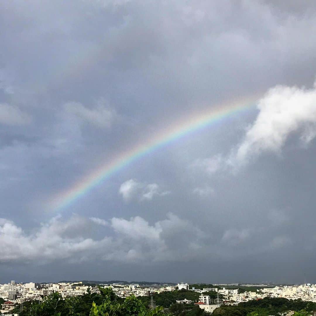 藤代冥砂さんのインスタグラム写真 - (藤代冥砂Instagram)「Good Morning New Thursday  虹から始まる１日。 みなさんも、良い１日を！  #morningrainbow #rainbow #朝の虹　#虹　#木曜日」7月9日 7時48分 - meisafujishiro