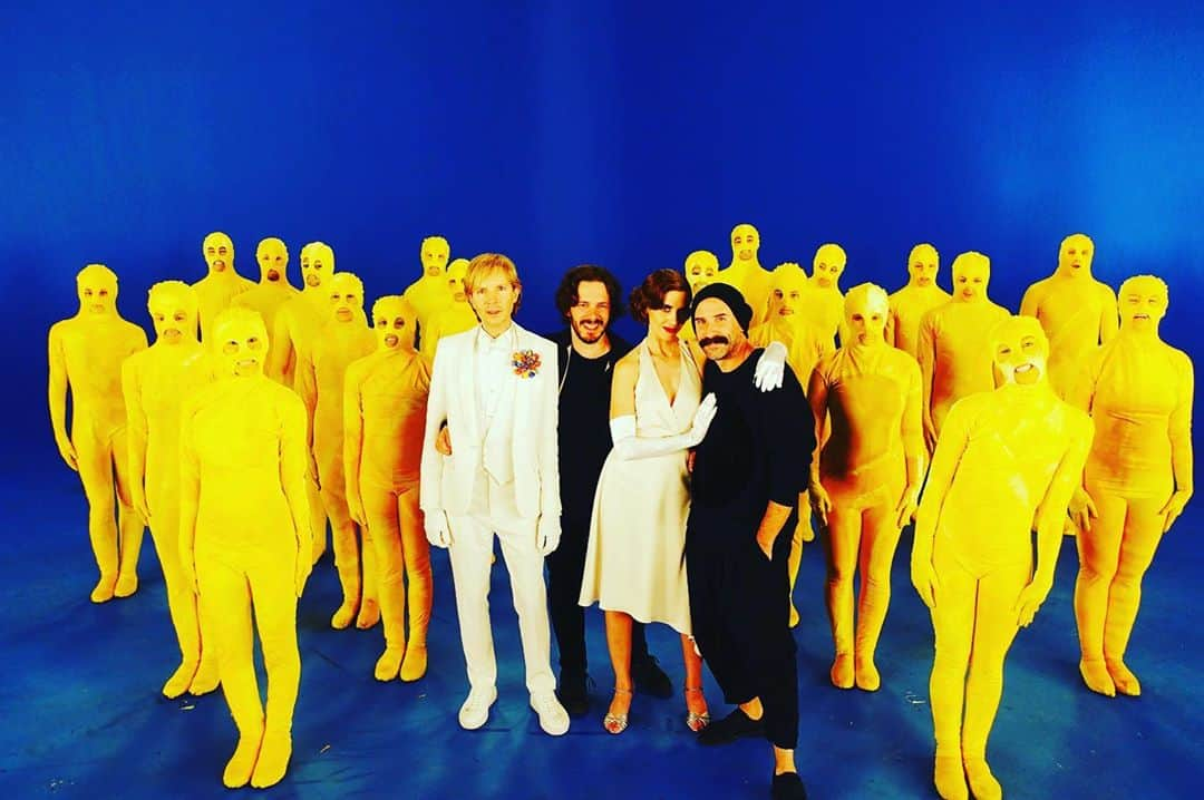 エドガー・ライトさんのインスタグラム写真 - (エドガー・ライトInstagram)「Happy birthday @Beck. The ‘Colors’ video remains one of the most fun shoots I’ve ever had. Thanks, as ever, for all the music. It’s given me so much pleasure for many years. Have a great one.」7月9日 7時40分 - edgarwright