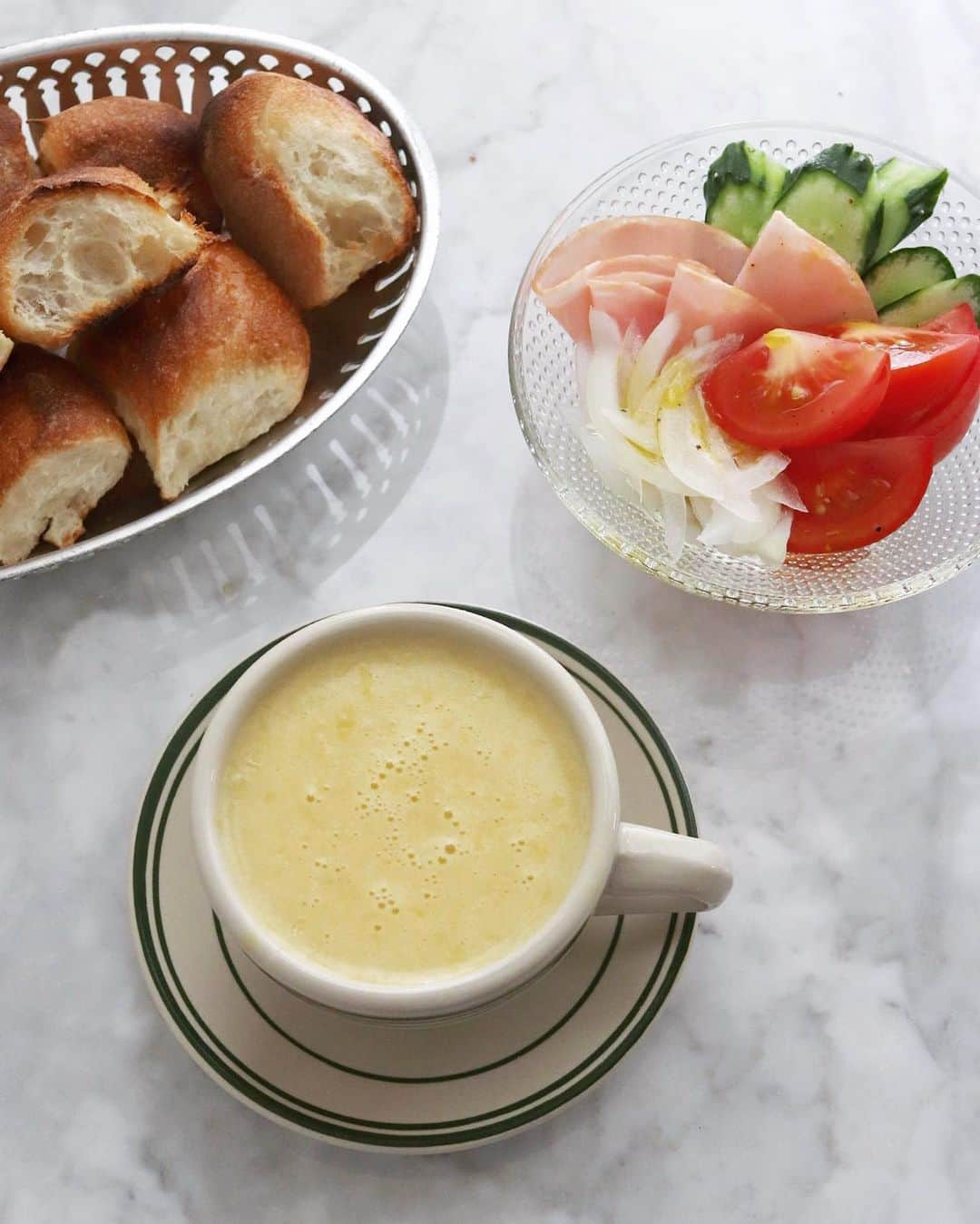 樋口正樹さんのインスタグラム写真 - (樋口正樹Instagram)「Today's breakfast . 朝食はパンとサラダと 濃厚コーンポタージュ。 . . #コーンポタージュ #コーンスープ #スープとパン #パンとスープ #サラダ #ハムサラダ #石窯ちぎりフランス #potage #soup #breakfast」7月9日 7時56分 - higuccini