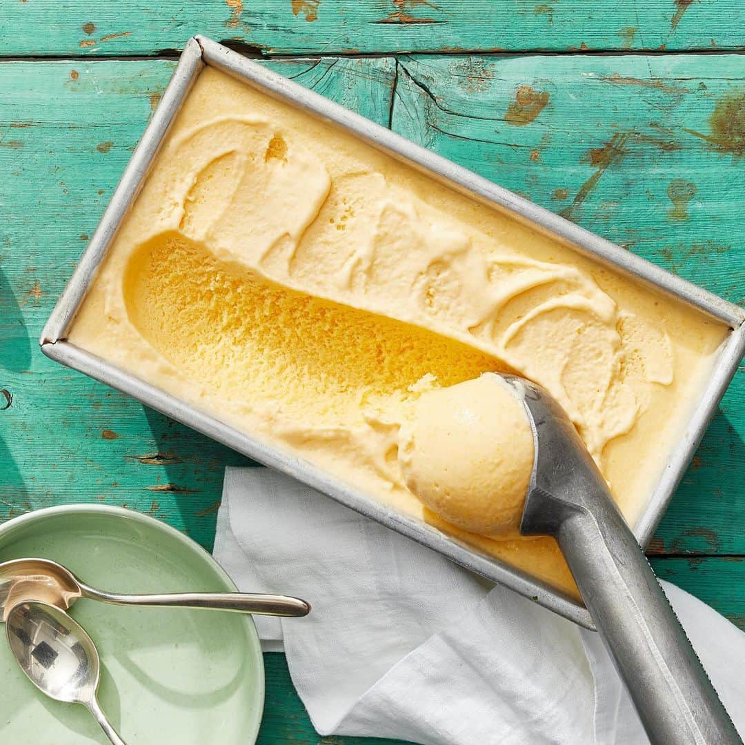 マーサ・スチュワートさんのインスタグラム写真 - (マーサ・スチュワートInstagram)「In the middle of summer, there's no sweeter scoop than this seasonal ice cream recipe, which uses fresh peach puree that transforms a vanilla base into the perfect warm-weather treat. 🍦 Grab the full recipe at the link in bio. 📷: @bryangardnerphotography」7月9日 8時01分 - marthastewart