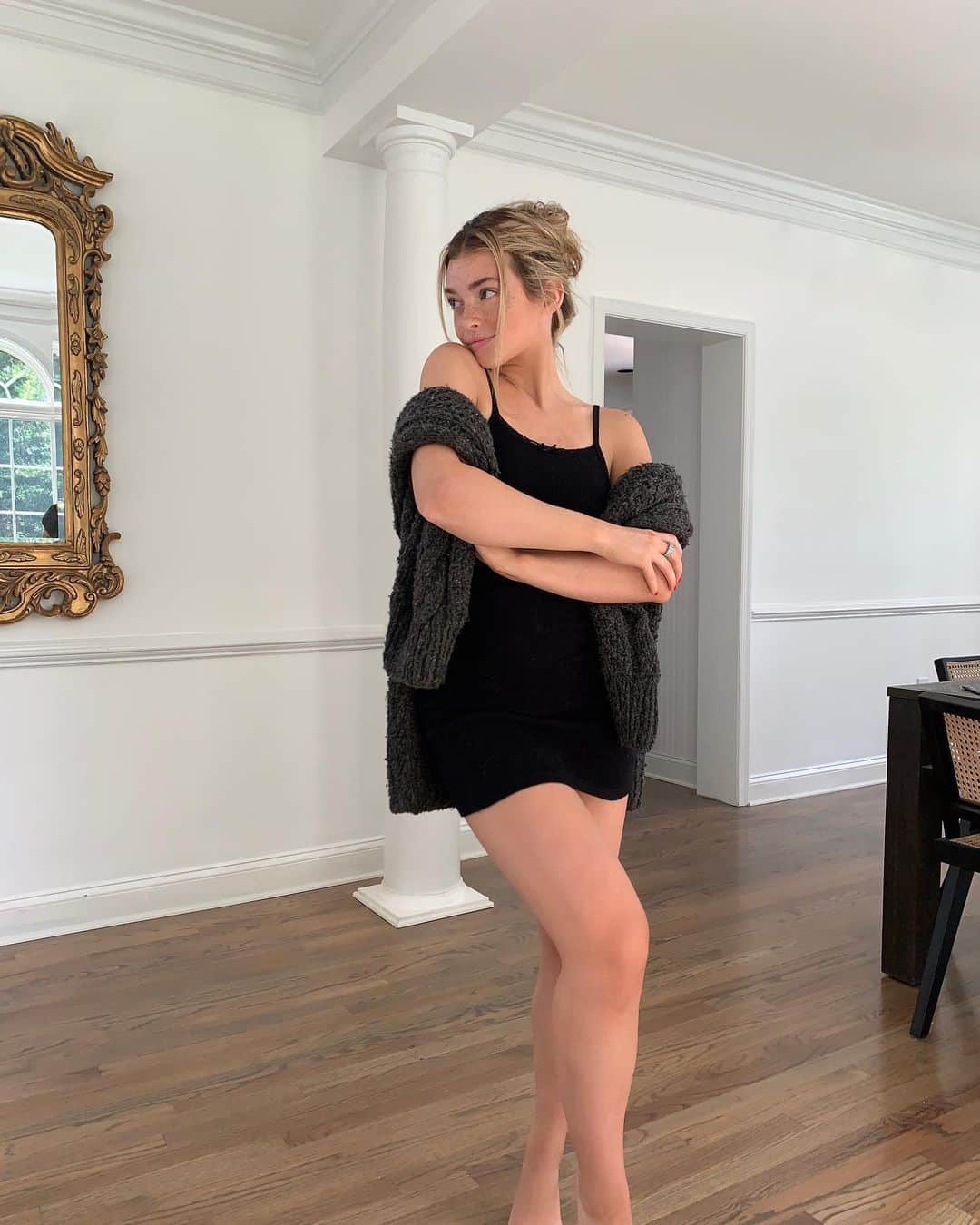 Kelsey Simoneのインスタグラム：「Lounging around」