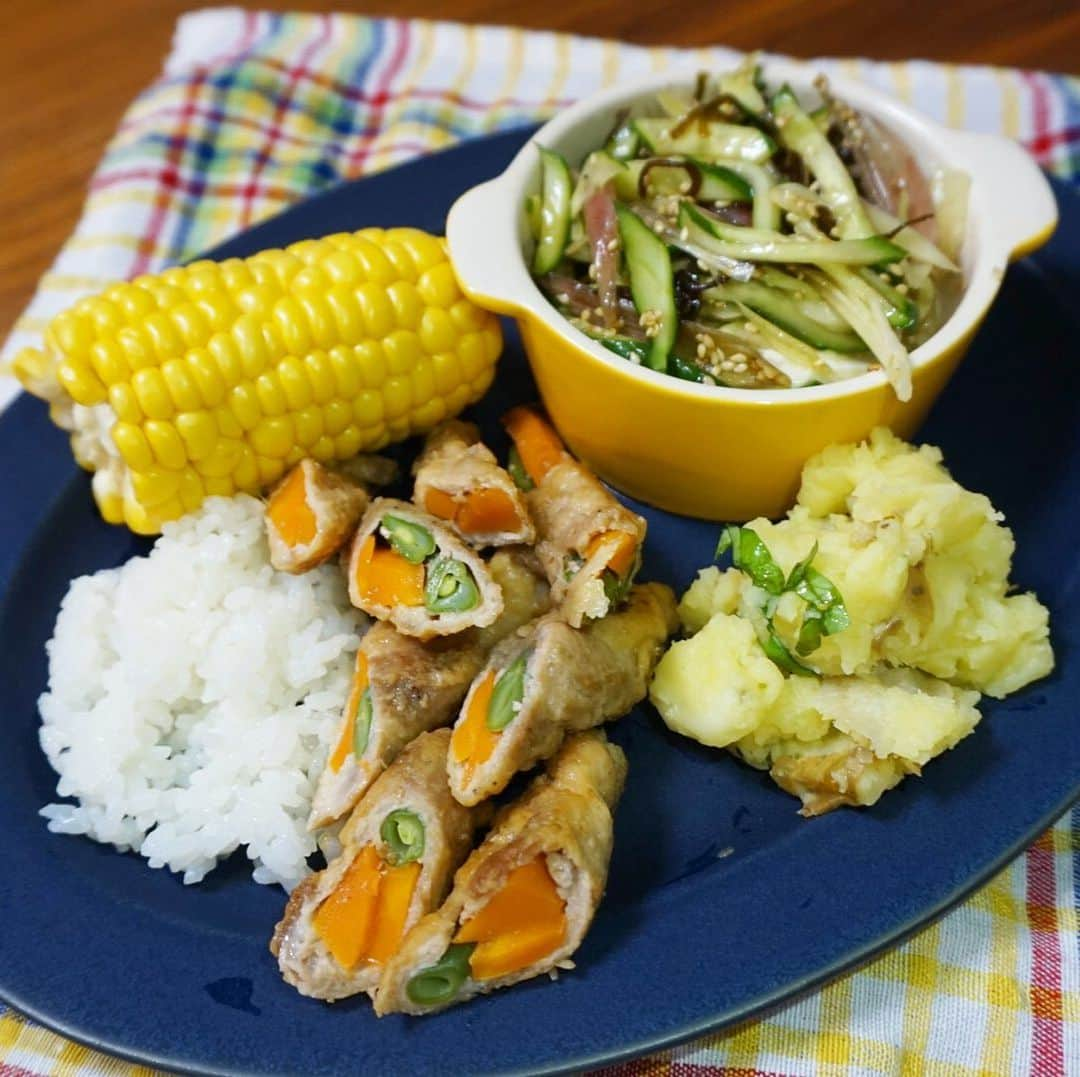 菅野広恵さんのインスタグラム写真 - (菅野広恵Instagram)「＊＊＊﻿ 新しい食器でワンプレート✨﻿ プレゼントありがとう🌸﻿ ここのブランド好きだからすごく嬉しい😆﻿ @sakuzan_jp  ﻿ 夏のワンプレートは、とうもろこしで時短になりお助かり🌽﻿ しかも、こちらのとうもろこしは生で食べれるので、茹でる手間もなく、皮をむくだけでok♪﻿ ﻿ リピーターの方々からもご予約沢山頂いているこちらの武ちゃん農場さんのとうもろこし✨﻿ @takechyannoujyou514  ﻿ 8月4日までと残りわずかですが、今年ラストのとうもろこし是非御賞味ください^_^♡﻿ ※農家直送、糖度17度以上のものをお送りしております。﻿ ﻿ ﻿ ご予約は　@vegetaiment より承っております！﻿ ※ @hiroesugano のリンクからも飛べます^_^﻿ 分からない方はDMください🙆‍♀️﻿ ﻿ --------------------﻿ ﻿ ◾︎選別されたとうもろこしセット﻿ 7本　2000円（送料別）﻿ ﻿ -------------------- ﻿ vegetaimentのHIROEのイチオシ農産物通販とは、私自身が実際に取材に行った生産者さんや、食べて感動した食材などをご紹介しています。 その他、HIROEのイチオシ農産物の通販はHPよりご確認いただけます＾＾﻿ ・﻿ ・﻿ #hiroeのイチオシ農産物  #hiroeのイチオシ農産物通販  #野菜box  #体にいいこと　#体の中から綺麗に　#子供に食べさたい　#体が喜ぶ食事  #デトックス　#美肌レシピ　#美肌　#食改善　#美味しい野菜　#農業　#農家さんと繋がりたい #とうもろこし  #朝採り野菜  #朝採りとうもろこし  #朝採り　#美味しい野菜　#美味しい野菜が食べたい  #愛知県　#農家直送　#農家直送野菜　#新鮮野菜　#食器」7月9日 8時11分 - hiroesugano