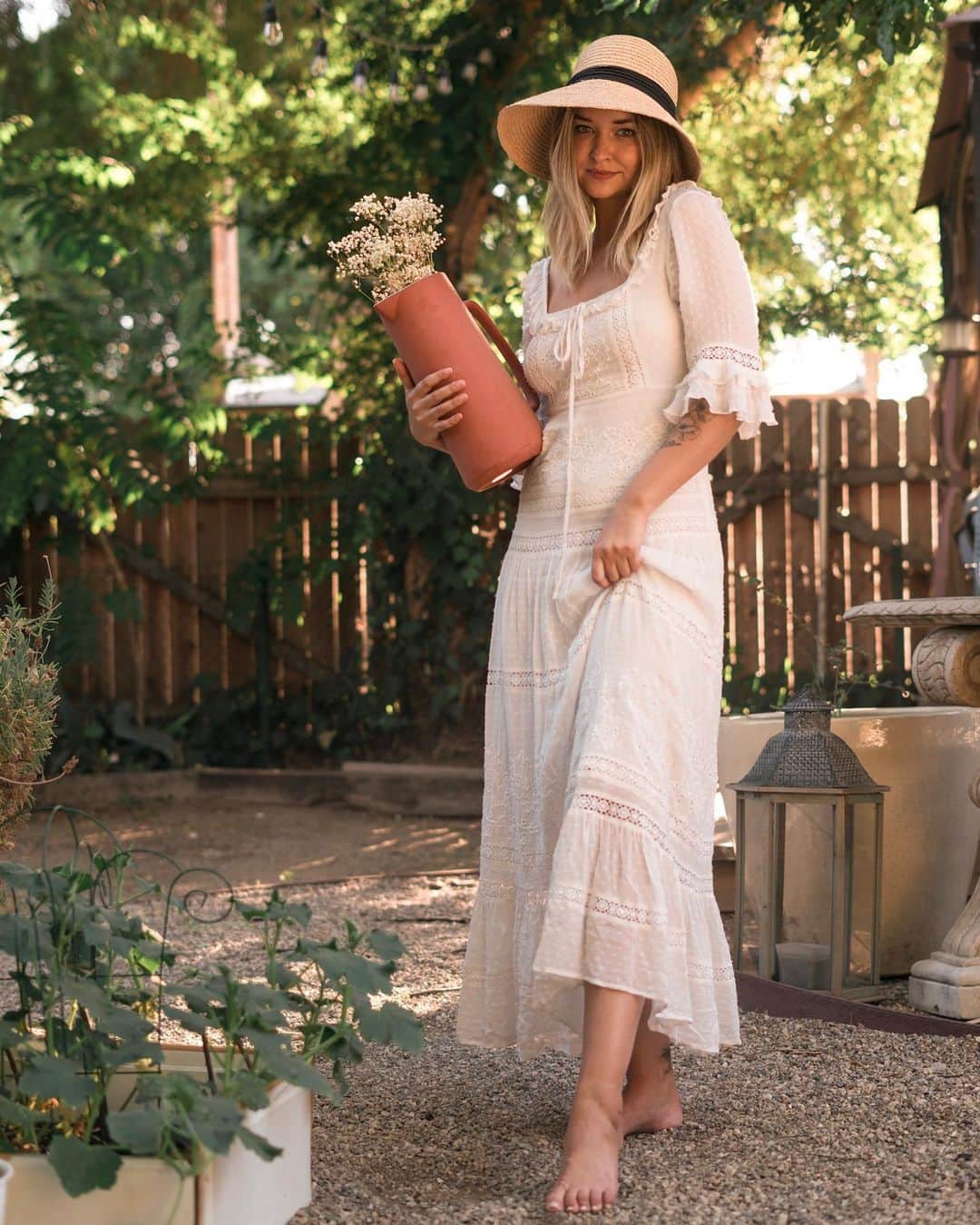 リズ・チェルカソワのインスタグラム：「Doing a whole lot of nothing and loving every moment of it.」