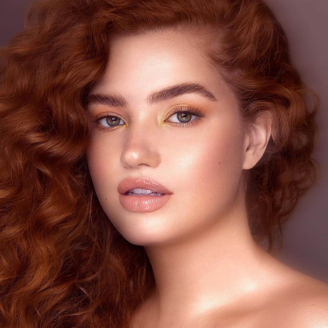ブリー・キッシュのインスタグラム：「👼🏼 for @loraccosmetics ✨」