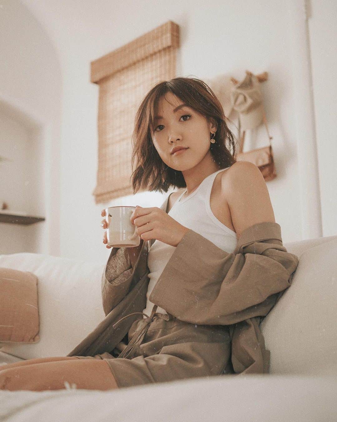 W E Y L I Eのインスタグラム：「Oh hey 👋🏼 Series II launched today and I’m here for it! Featuring natural fibers that is perfect for the Summer heat and gentle on our skin. I love that I can wear this as a loungey set at home or with sandals for going out. The Devon tank is the most buttery and flattering tank top- for only $38! Hope you all love this series as much as I do! @shopwomn」