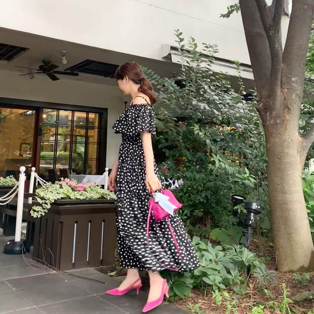 沢瀉美緒さんのインスタグラム写真 - (沢瀉美緒Instagram)「※ monotone +pink🖤💖 . いつもなら、夏休みどうするのか話してる時期。 . なかなかおしゃれしてお出かけするところもないねぇ…😢 と話してみたりした日。 . . #onepiece #dolceandgabbana #ドルガバ #ドルチェアンドガッバーナ  #pumps #gianvitorossi #ジャンヴィトロッシ  #bag #hermes #エルメス #fashion #instafashion #ファッション #coordinate #コーディネート」7月9日 8時28分 - mio_omodaka