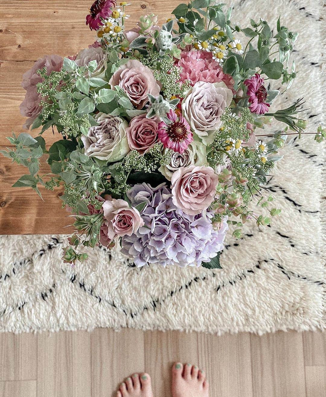 Manamiのインスタグラム：「💐💐💐💐 I love my birthday present💗 @maui_ruby you are so sweet🥺💕 ㅤ #お花のある暮らし #マナシカの家」