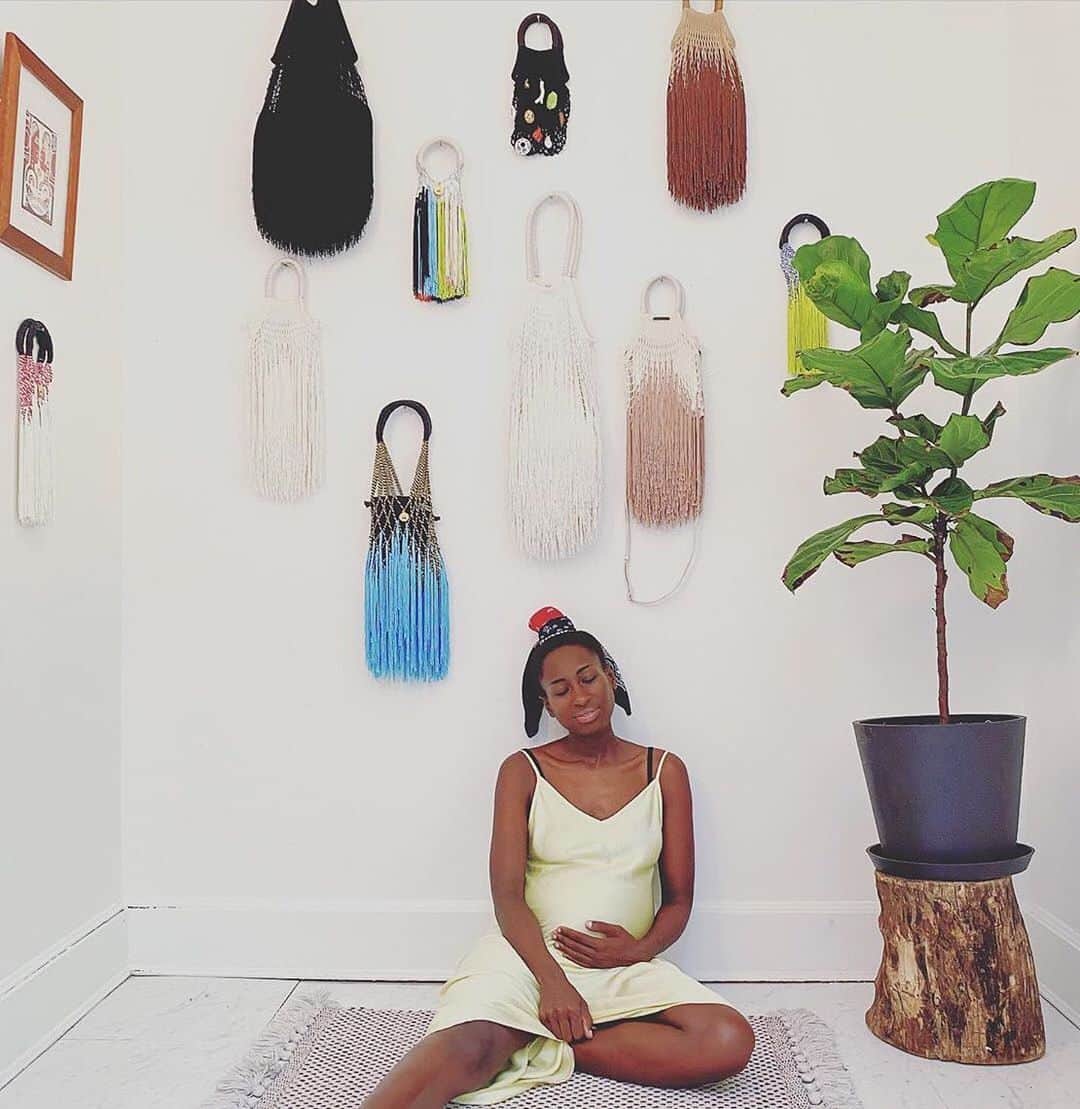 WHO WHAT WEARさんのインスタグラム写真 - (WHO WHAT WEARInstagram)「Petit Kouraj means "little courage" in Haitian Creole, and that’s exactly what gave founder @nasrin.jb the motivation to start her own handbag brand, @petitkouraj. “I gave it this name as a personal mantra of encouragement—to remind myself that a little bit of courage every day will compound to a whole lot, and that’s all you need to pursue your dreams.” Head to the link in bio to learn more about the luxury handbag brand. photo: @petitkouraj」7月9日 9時08分 - whowhatwear