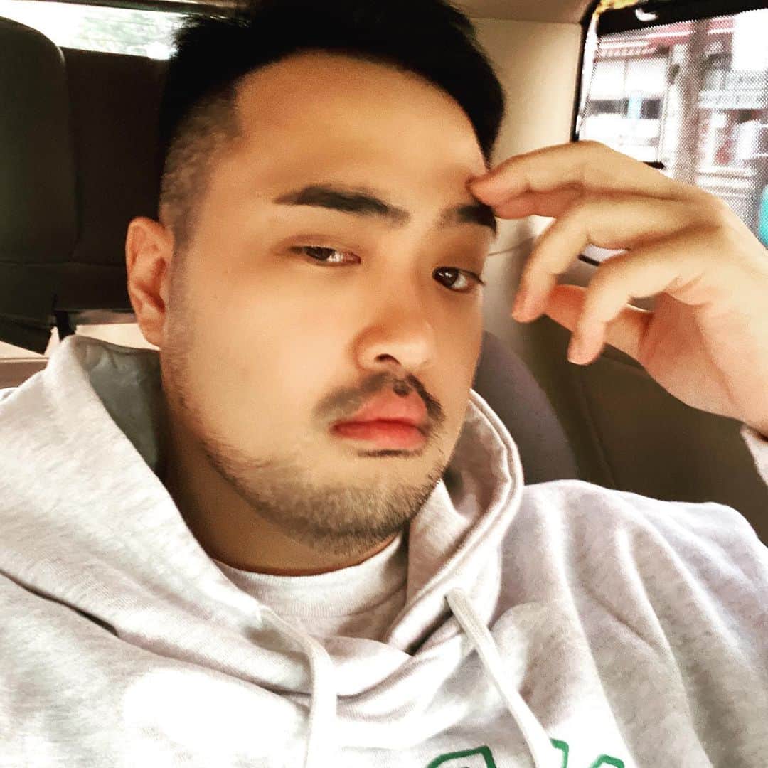 チャヨプのインスタグラム：「✔️ 어 글쎄요 출근하는 길입니다만 우리는모두친구」