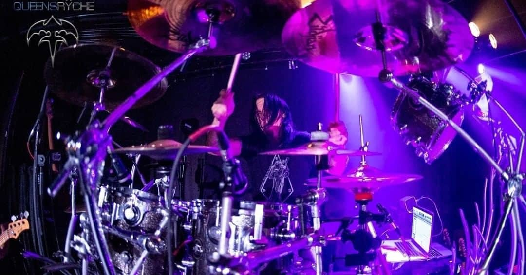 Queensrycheさんのインスタグラム写真 - (QueensrycheInstagram)「Casey at the Ace of Spades in Sacramento, California (photo credit Stephanie Cabral Photography) #queensryche #theverdicttour #aceofspades #sacramento #california #caseygrillo #kickassdrummer #drums #drummer #talentedmusician #bamfer #customdrumkit #lotus #mrsawbladedesigns #dwdrums #goodtimes」7月9日 9時30分 - queensrycheofficial