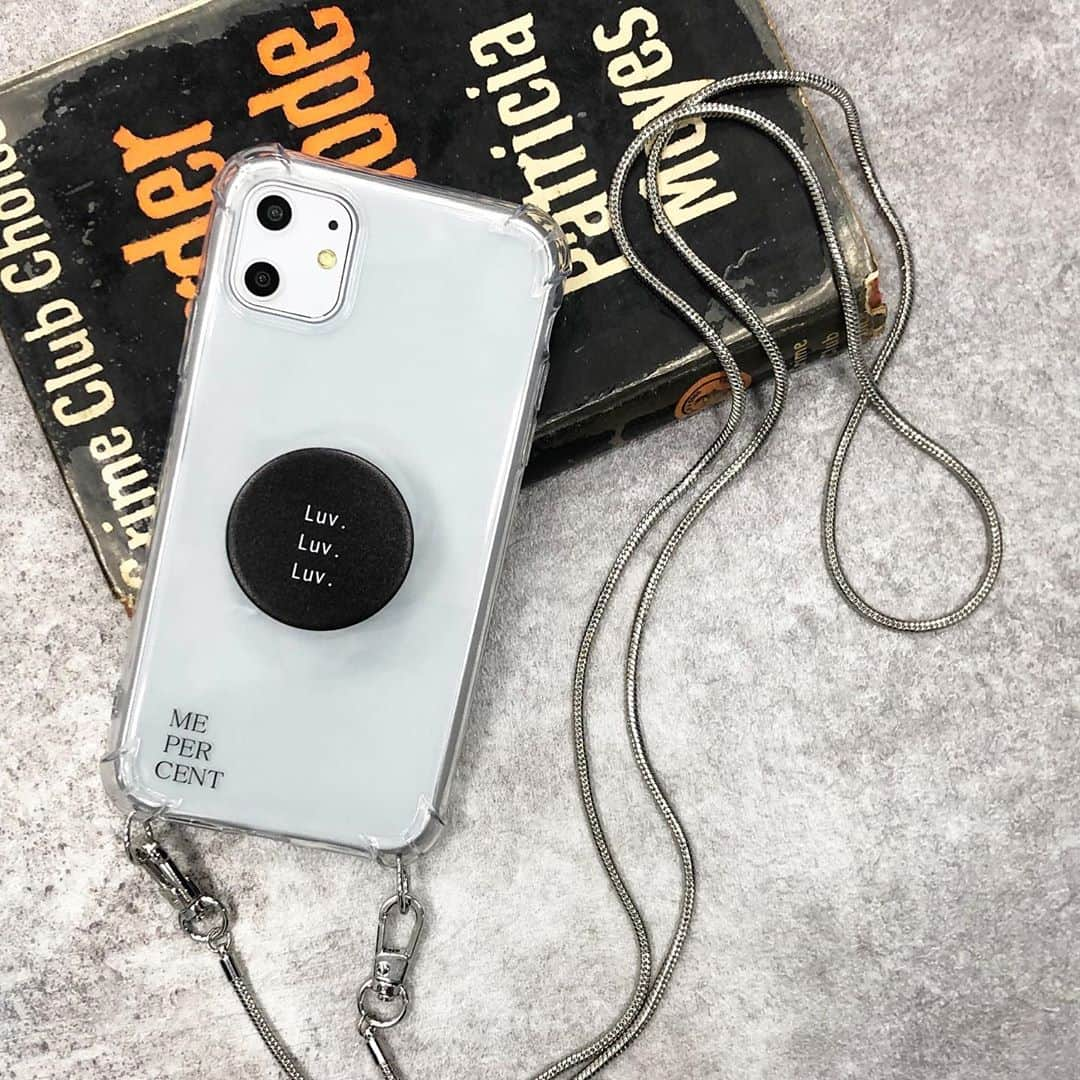 Me%さんのインスタグラム写真 - (Me%Instagram)「new iPhone case ———— MEPERCENTコードツキクリアケースiPhone11対応 (item891364) MEPERCENTコードツキクリアケースiPhone7/8/SEケース(item891360)  Me%に新しいデザインのケースが登場。 シンプルなクリアケースにコード、チェーンがついたデザイン。 コードが着いてると便利をご提案。 ✔︎首からかけれるので落下防止 ✔︎モバイル決済時代なのでちょっとそこまでのお買い物へ ✔︎レジャーやビーチにも ✔︎ランニングやウォーキングにも最適  オフィスや学生にも嬉しいシンプルなデザインですが、ポップソケッツとのコーデもおすすめです。 コード、チェーンは取り外しも可能。 ———— #mepercent #caseiphone #mobile #クリアケース #モバイルケース  #ポップソケッツ」7月9日 9時58分 - me_percent