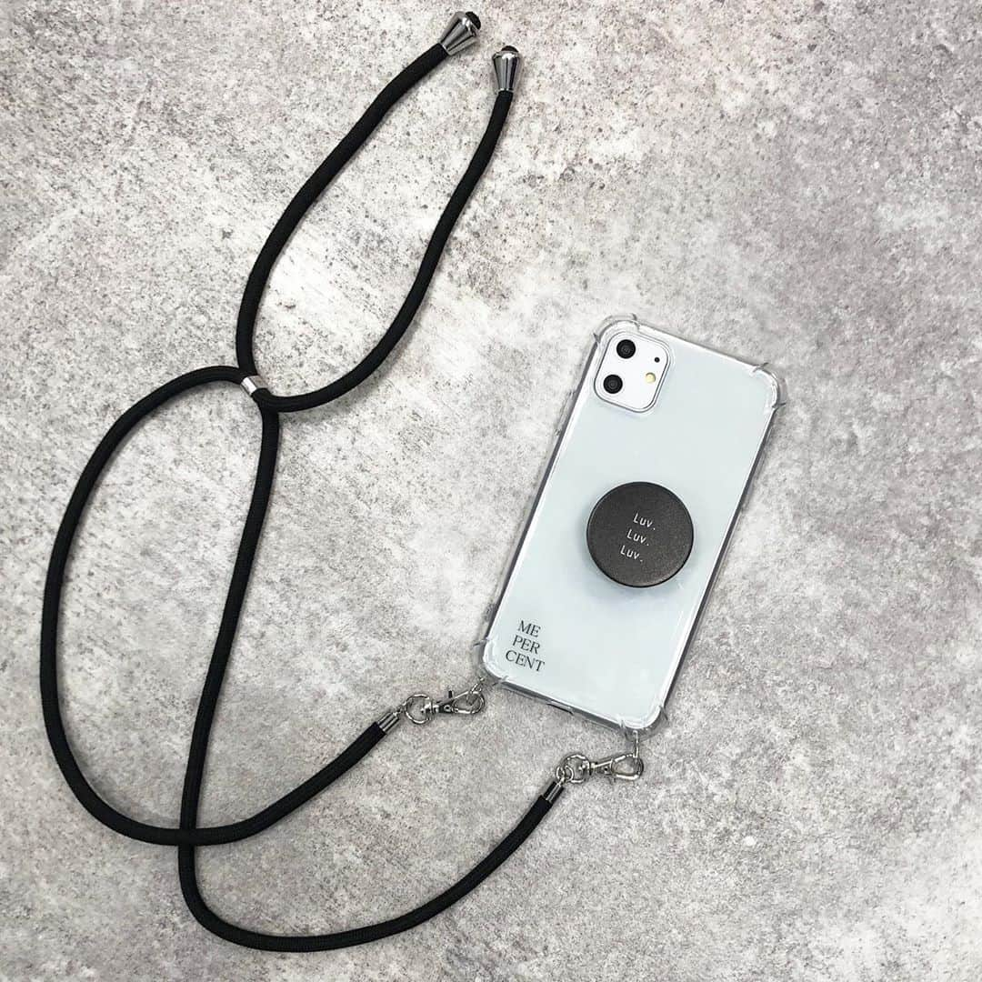 Me%さんのインスタグラム写真 - (Me%Instagram)「new iPhone case ———— MEPERCENTコードツキクリアケースiPhone11対応 (item891364) MEPERCENTコードツキクリアケースiPhone7/8/SEケース(item891360)  Me%に新しいデザインのケースが登場。 シンプルなクリアケースにコード、チェーンがついたデザイン。 コードが着いてると便利をご提案。 ✔︎首からかけれるので落下防止 ✔︎モバイル決済時代なのでちょっとそこまでのお買い物へ ✔︎レジャーやビーチにも ✔︎ランニングやウォーキングにも最適  オフィスや学生にも嬉しいシンプルなデザインですが、ポップソケッツとのコーデもおすすめです。 コード、チェーンは取り外しも可能。 ———— #mepercent #caseiphone #mobile #クリアケース #モバイルケース  #ポップソケッツ」7月9日 9時58分 - me_percent