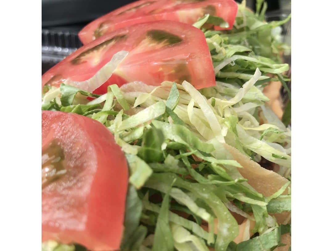 水原乙さんのインスタグラム写真 - (水原乙Instagram)「・ ・ タコライス発祥のお店「キングタコス」🌮💕 沖縄滞在中、美味し過ぎて2回食べに行きました😂😂 ・ ボリューム満点なのに、しっかり完食❗️ ・ ・ 🌹 ・ ・ #沖縄 #キングタコス #キングタコス普天間店 #タコス #🌮 #インスタグラビア #グラドル #グラビア #水原乙 #お姉さん #インスタグラマー #インフルエンサー #おっぱいは正義 #好可爱 #卡哇伊 #可愛 #맞팔 #これがこう #sexybody #sexyhot #instagravure #tagsforlikes #YouTube #YouTuber #japanesegirl #asianbeauty #gravure #portrait #followｍe」7月9日 9時59分 - mizuhara_oto