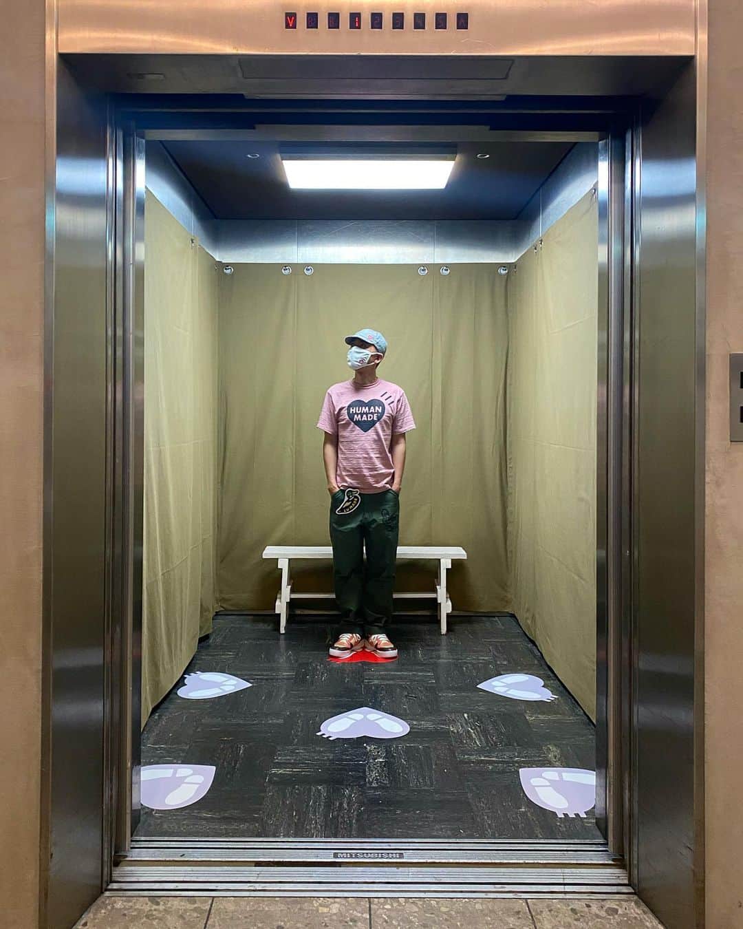 NIGOのインスタグラム：「👣🄶🄾🄸🄽🄶 🅄🄿 ↑⃞👣」