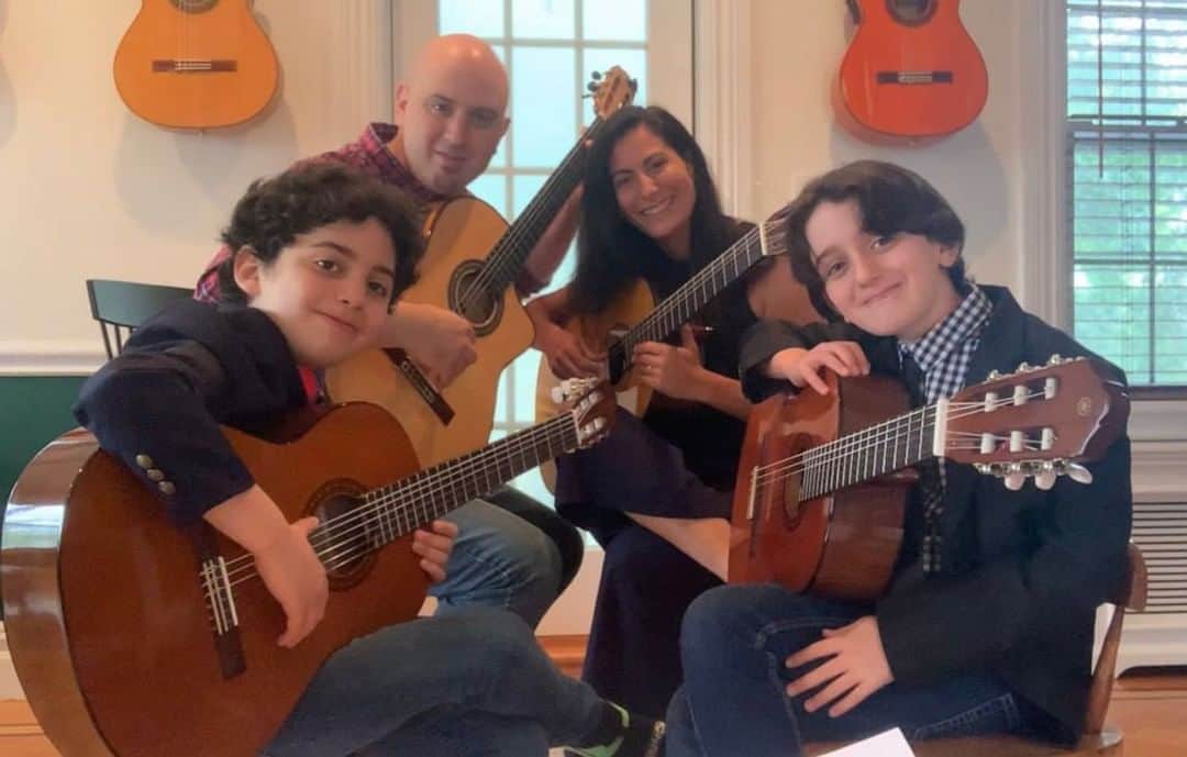 Good Morning Americaさんのインスタグラム写真 - (Good Morning AmericaInstagram)「A New York family is making the most of extra time at home by using their musical talents to bring them together. Link in bio for more on the "Quarantined Quartet."」7月9日 10時00分 - goodmorningamerica