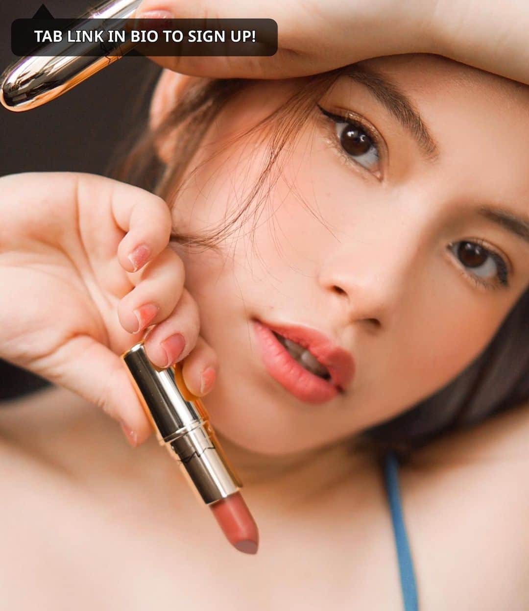 M·A·C Cosmetics Hong Kongさんのインスタグラム写真 - (M·A·C Cosmetics Hong KongInstagram)「粉嫩甜度恰到好處！💝 M·A·C MAKER #金管子彈唇膏 @THEMAYAAHMAD 係今季必備嘅自然#MLBB 唇色！ 大熱焦糖豆沙，一抹活潑溫柔，今個夏日最值得入手🔥 立即到Bio 連結登記，獨家知道 𝙋𝙍𝙊𝙅𝙀𝘾𝙏 𝙓 開售資訊，解開全新美妝體驗嘅神秘密碼！ Product mentioned: M·A·C PROJECT X Vol.001 [Cult of Lips] - HK$450 #MACProjectX #7月哄動開箱 #MACHongKong Regram from @jenni.ferfer   You can never go wrong with this shade 💝 M·A·C MAKER @THEMAYAAHMAD is the natural #MLBB shade that you’re searching for this season! The ON-TREND caramel nude hue in creamy matte finish will become your makeup bag staple this summer.💫 Get the latest updates on 𝙋𝙍𝙊𝙅𝙀𝘾𝙏 𝙓 by registering through the link in bio NOW!」7月9日 10時01分 - maccosmeticshk