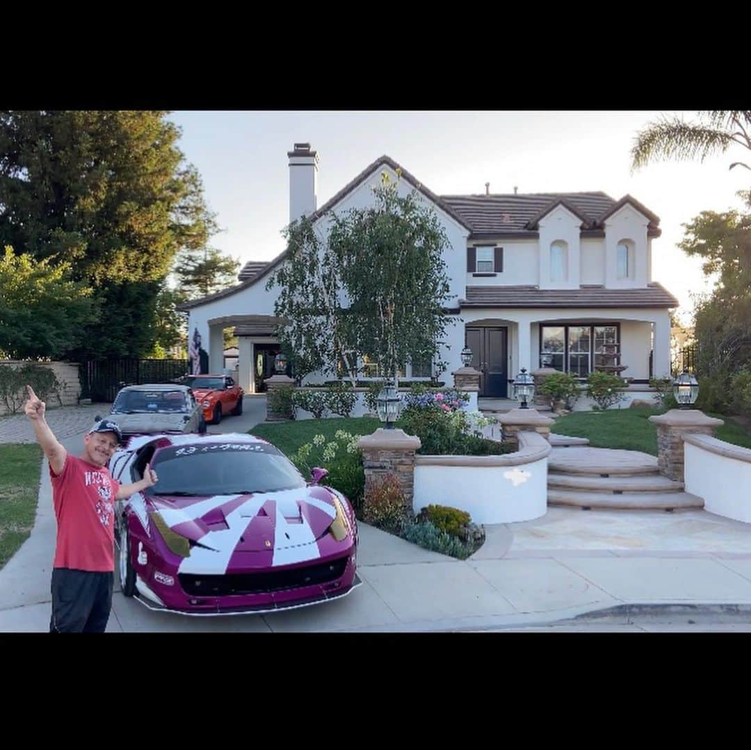 スティーブのインスタグラム：「I got a secret I been keeping.... TEXAS - Here I (we) come!! YES I am moving to Texas; McKinney to be exact which is north of Dallas!! We are so excited to join the new car community in and around Dallas and all over Texas!! In the meantime lots to do including selling my awesome home in Simi Valley!  If you like a totally private, quiet, peaceful, car friendly neighborhood with tons of private parking,  my house maybe perfect for you!! See my realtor page if interested @carsncastles #mckinneytx #mckinney #dallas #dallastx #texas #texas🇨🇱 likely be spending some fun time with these guys too soon in Texas and Japan @dailydrivenexotics @damonfryer @dave_dde  lots of updates about my big move coming on my YouTube channel soon!  突然の報告です！テキサスに引越します！近日中にスティーブ的視点にて説明します。チャンネル登録をよろしくお願いします #テキサス  #ダラス」