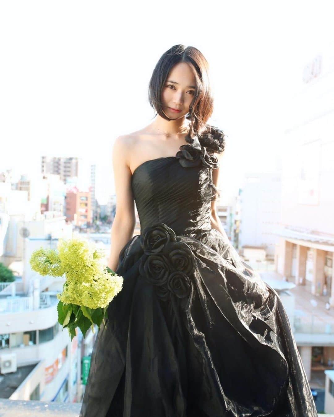 緑川静香さんのインスタグラム写真 - (緑川静香Instagram)「さ、今日も✊❤️﻿ ﻿ #portrait #fashion #outfit #model #style #shooting #dress #作品撮り﻿ #ドレスとか久々着ました #風がいい感じに吹いてくれました」7月9日 10時35分 - midorikawa_shizuka