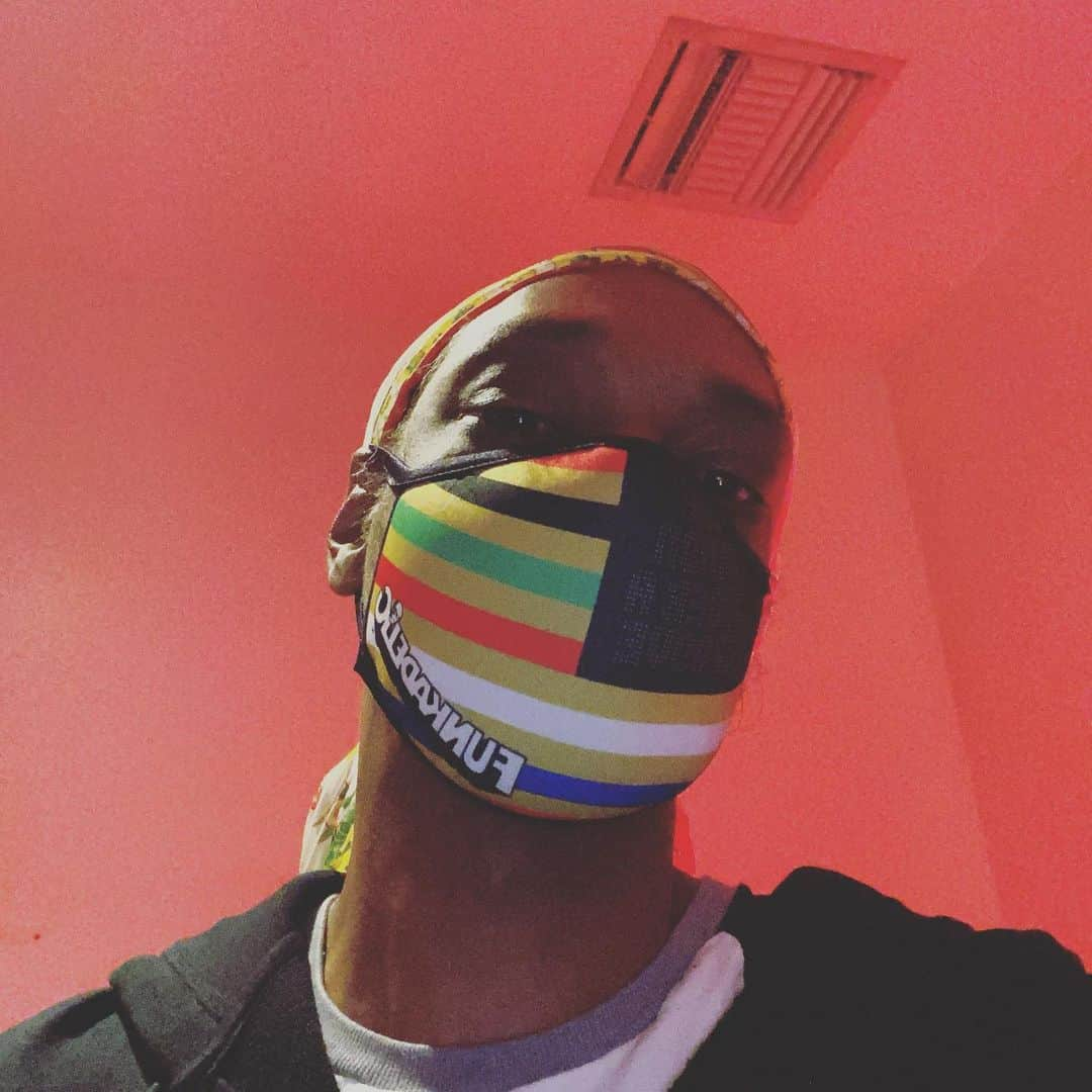 スヌープ・ドッグさんのインスタグラム写真 - (スヌープ・ドッグInstagram)「One nation under a mask 😷. Thanks. @yolikegeorge 💯💯🔥🤟🏿」7月9日 10時35分 - snoopdogg