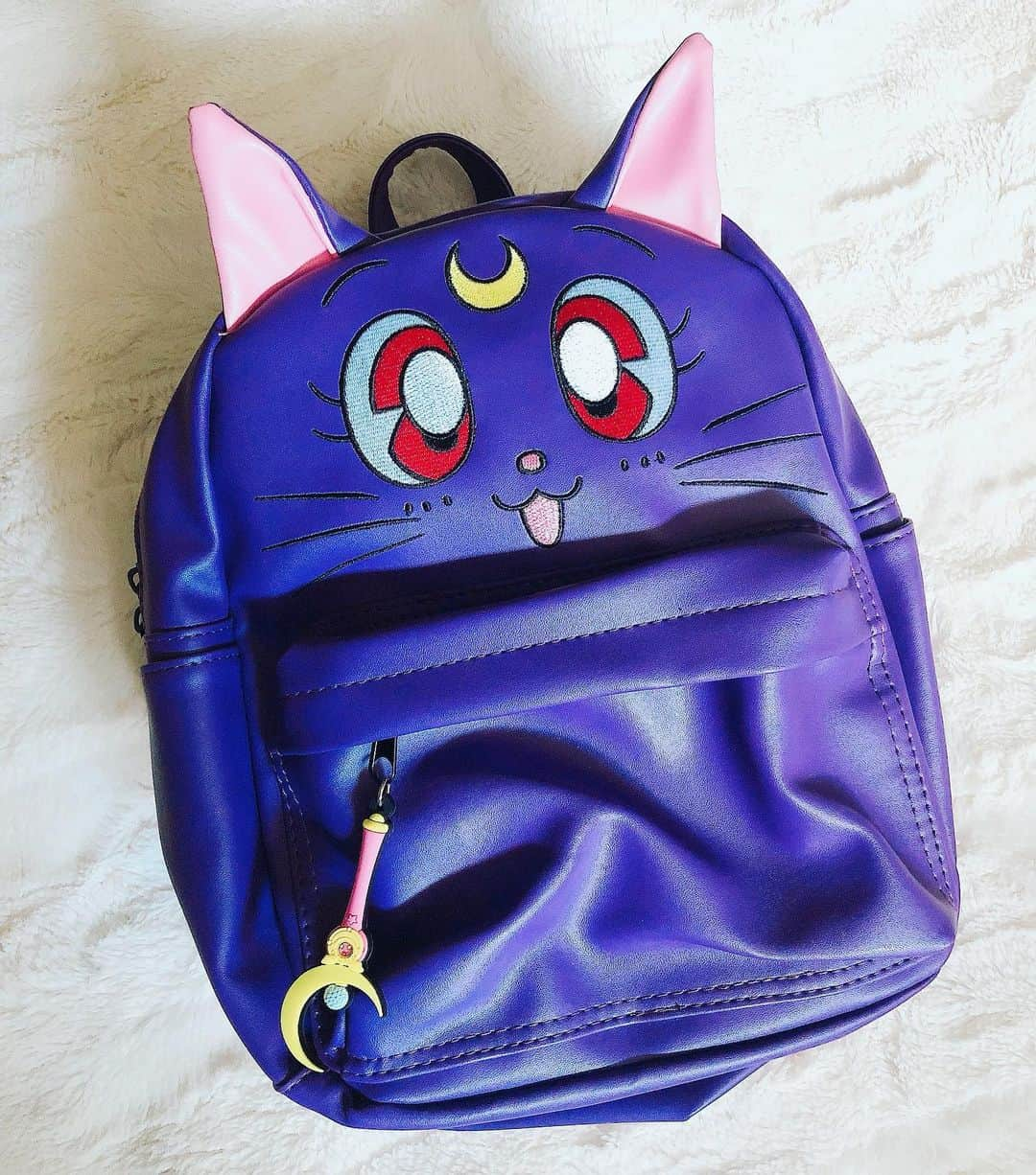 Sailor Moonさんのインスタグラム写真 - (Sailor MoonInstagram)「✨🌙 My mini Luna backpack from @hottopic came! Looking forward to using it when there’s finally somewhere to go!! 🌙✨  #sailormoon #セーラームーン　#backpack #luna #fashion」7月24日 5時12分 - sailormoon_sc