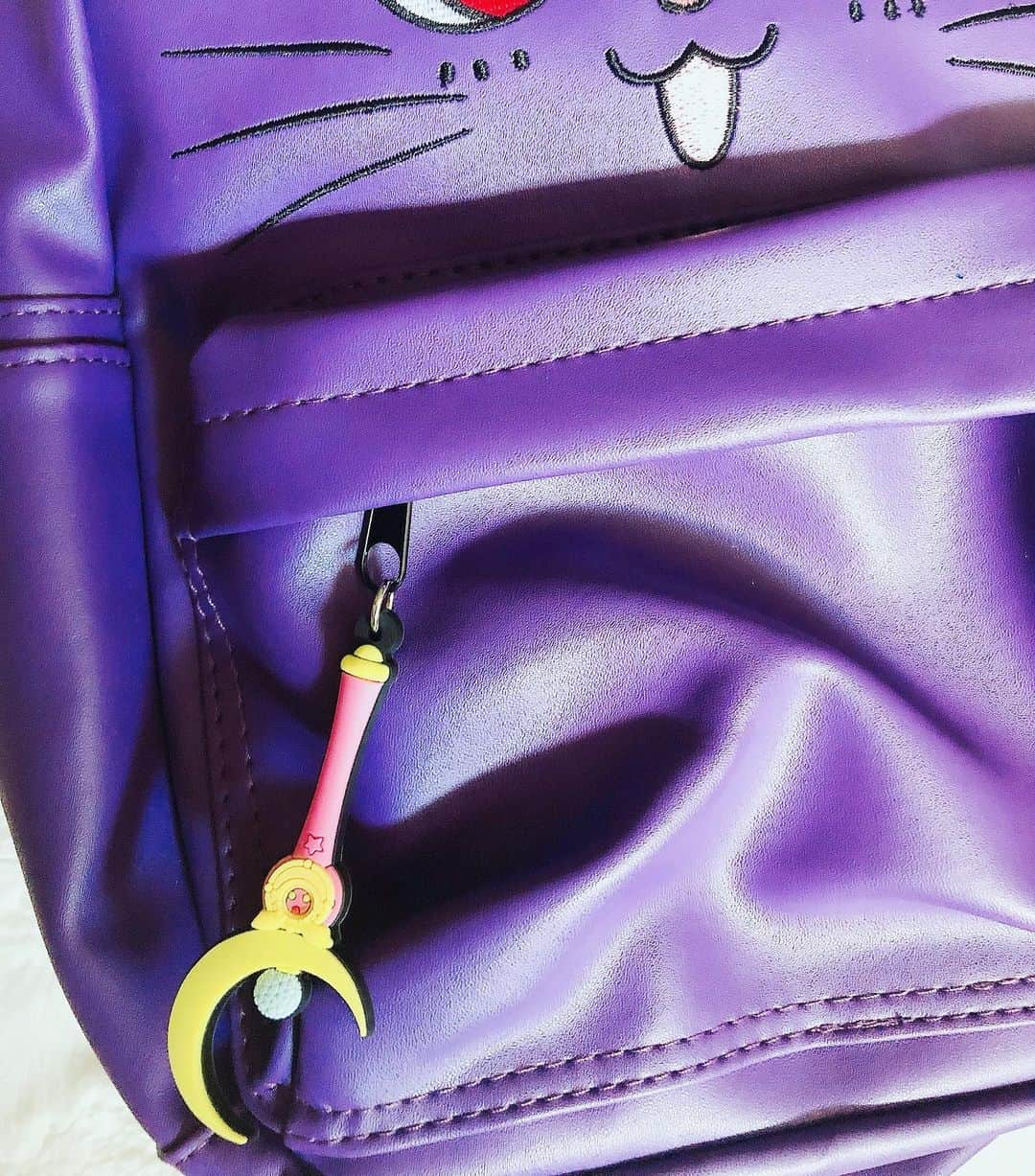 Sailor Moonさんのインスタグラム写真 - (Sailor MoonInstagram)「✨🌙 My mini Luna backpack from @hottopic came! Looking forward to using it when there’s finally somewhere to go!! 🌙✨  #sailormoon #セーラームーン　#backpack #luna #fashion」7月24日 5時12分 - sailormoon_sc