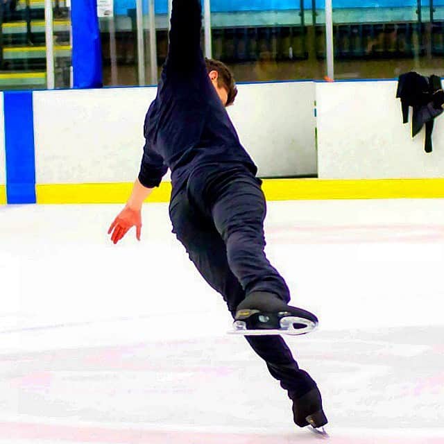 コリン・マクマヌスのインスタグラム：「So incredibly excited to finally be creating a choreo account!! I’m looking forward to sharing some sneak peaks, and highlighting some of the skaters I have been so fortunate to work with. Stay tuned...👀 @choreobycolinmcmanus」
