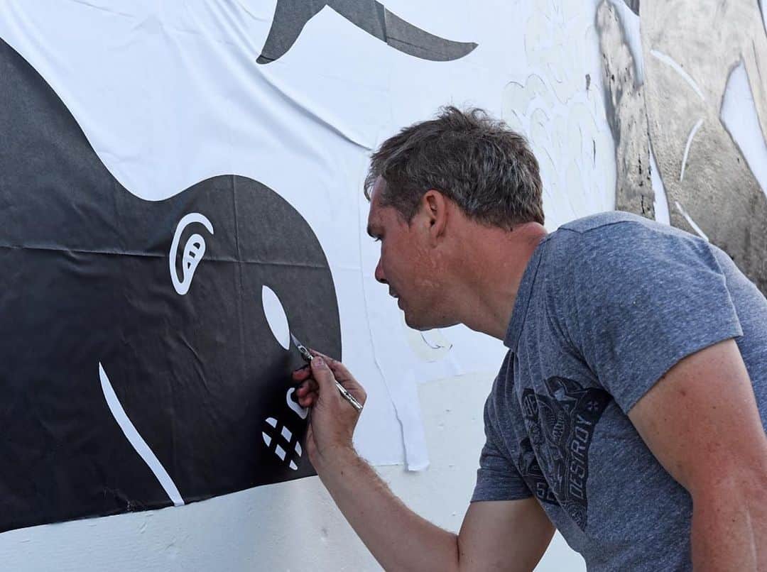 Shepard Faireyさんのインスタグラム写真 - (Shepard FaireyInstagram)「Throwing it back to the time @cleonpeterson and I collaborated on a mural exploring the themes of power, violence, and control together during Miami Art Basel in 2014! All of these shots were taken by street art photographer, @marthacoopergram, who dropped by to document. It’s always a pleasure to work with Cleon, and what an honor to be the focus of Martha’s lens! I’m looking forward to the day the three of us can work together in person again. -Shepard  #throwback #obey #obeygiant #shepardfairey」7月24日 5時39分 - obeygiant