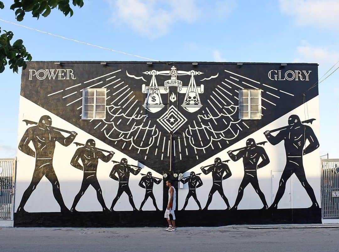 Shepard Faireyのインスタグラム：「Throwing it back to the time @cleonpeterson and I collaborated on a mural exploring the themes of power, violence, and control together during Miami Art Basel in 2014! All of these shots were taken by street art photographer, @marthacoopergram, who dropped by to document. It’s always a pleasure to work with Cleon, and what an honor to be the focus of Martha’s lens! I’m looking forward to the day the three of us can work together in person again. -Shepard  #throwback #obey #obeygiant #shepardfairey」