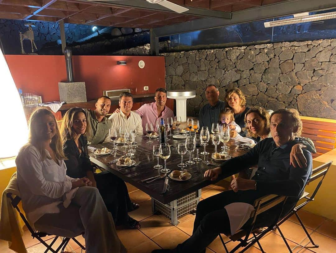 セルヒオ・カナレスさんのインスタグラム写真 - (セルヒオ・カナレスInstagram)「Cena en familia !! @cris.llorens @mcanales10 @10manu @carmenlaguna . #abueloseternos #india」7月24日 5時53分 - sergiocanalesoficial