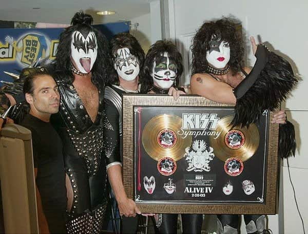 KISSさんのインスタグラム写真 - (KISSInstagram)「#KISSTORY - July 23, 2003 - #KISS receives gold awards for #KISS Symphony - Alive IV album during in-Store at NYC Best Buy.」7月24日 6時13分 - kissonline