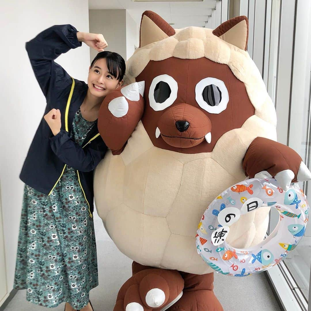 望木聡子さんのインスタグラム写真 - (望木聡子Instagram)「‪#ドデスカ 金曜６時台の‬「どうぶつZOO鑑」‬ ‪明日の主役はこの動物🍀 写真を見て当ててくださいね。 . ‪２枚目は足の怪我の現状です。 これまた軽傷ですが、靴を履くと地味に痛い笑 ちょこっと血が出ていますので、苦手な方はスワイプしないでくださいね〜😣 . それよりこの見事な外反母趾、どうにかならへんの？ あと #高校野球 取材でのスニーカー日焼け跡が凄まじいです。これは勲章✨ . #海の日 #メーテレ #ウルフィ #アナウンサー #望木聡子」7月23日 21時26分 - satoko_mochiki