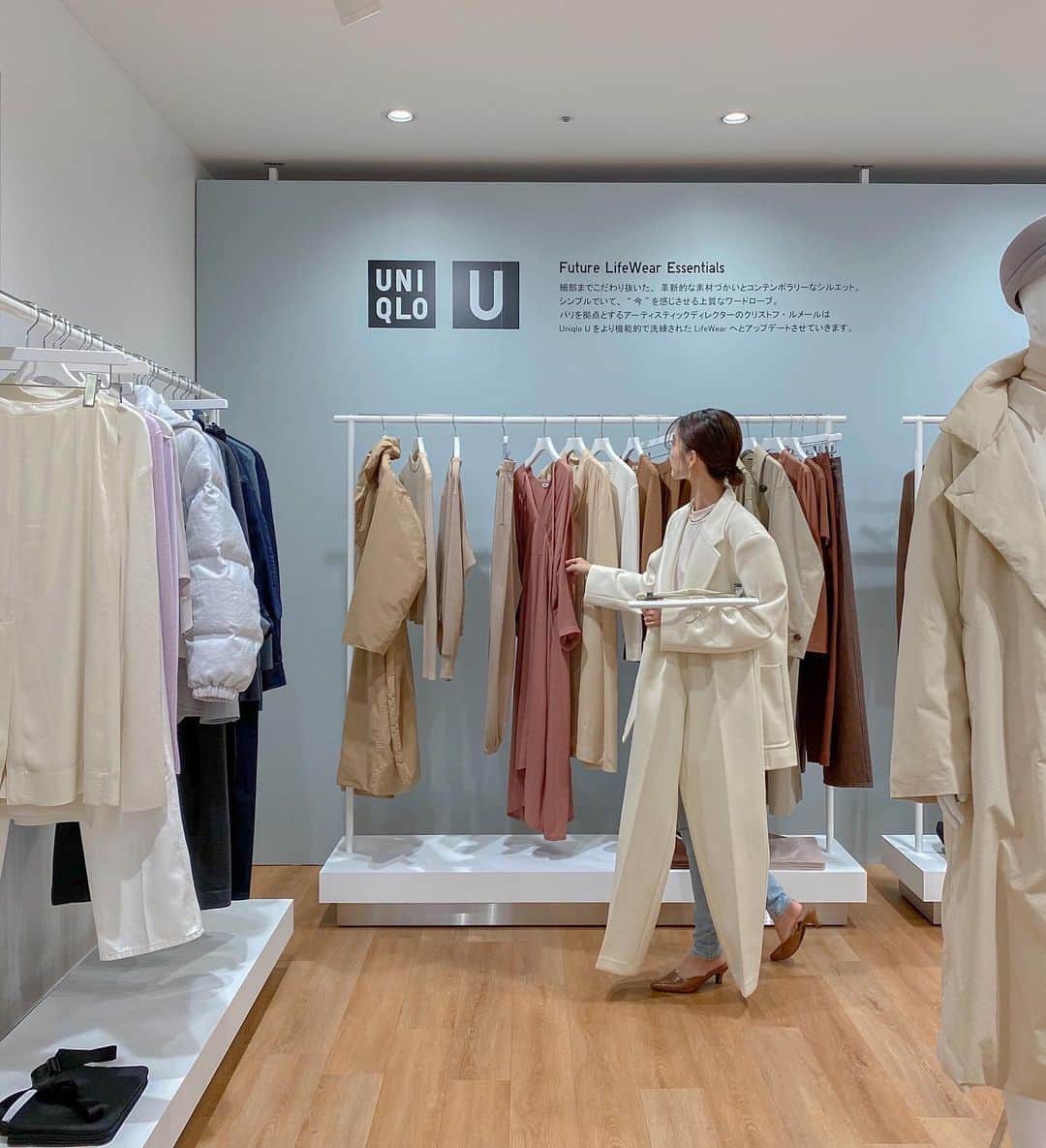 影山可蓮のインスタグラム：「・ ・ UNIQLO 2020 fall/winter EXHIBITION🌾 ・  ・ 今月は20FW展示会でした📄 皆さん大好きUNIQLO、 Uがまたまたとんでもなく可愛かったよー！！ ・ ・ わたしが合わせてるホワイトのセットアップとか、素材感素敵なコートたちとか、胸躍るデザインまみれでした🥺 ・ ・ 公開と販売が楽しみだなぁ💭 展示会での情報がこれからちょっとずつ投稿するのと、8月頭にyoutubeにて動画でも紹介するので是非参考にしていただければ！ ・ ・ (具体的な商品名や販売開始日は現時点ではわかりかねます🙇💦) ・ ・  #uniqlou #uniqlo  #uniqlo2020fw  #uniqlo_karen  #uniqlou2020fw  #ユニ女  @uniqlo_ginza  #outfit #ootd  #instafashion #fashion  #シンプル #コーデ #コーディネート #今日のコーデ #私服  #ユニクロ #ユニクロコーデ #ユニクロユー」