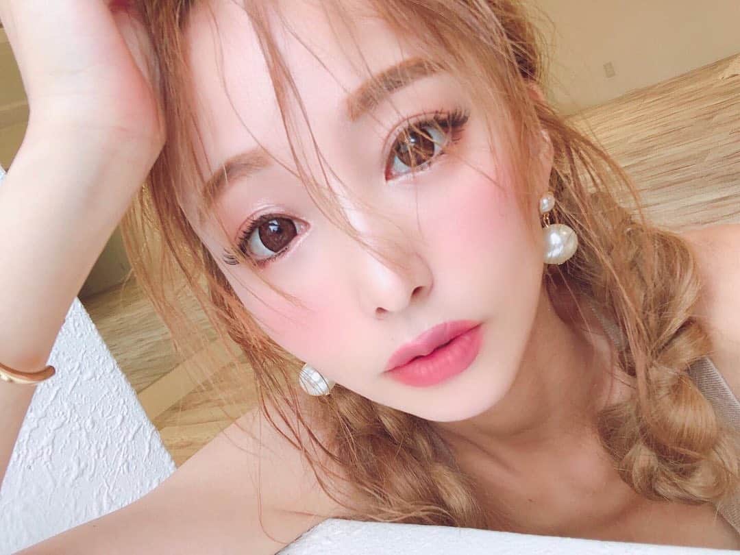 武田静加さんのインスタグラム写真 - (武田静加Instagram)「. . . . 気がつけば1週間投稿してなかった😲✨ 旅行が減ると全然写真撮らなくなるね😔困 . . . 最近ヤフークリエイターズのヨガ動画撮影してた時の📸でス✨ ニュアンスの前髪や癖毛ヘアが大好き💛。 . . . 今月もリタッチ&スペシャルトリートメントで艶髪☺️💕 RIP hair salon(渋谷表参道) @hayato_imaoka  いつもありがとッ！✨ . . . #武田静加#モデル#撮影 #hairmake#make#makeup#カラコン#ヘアメイク#メイクアップ#selfie #self #selfmade #selfietime #セルフィー#style#巻き髪#japan#日本#model#shooting#haircolor #hairsalon」7月23日 21時29分 - takedashizuka0517