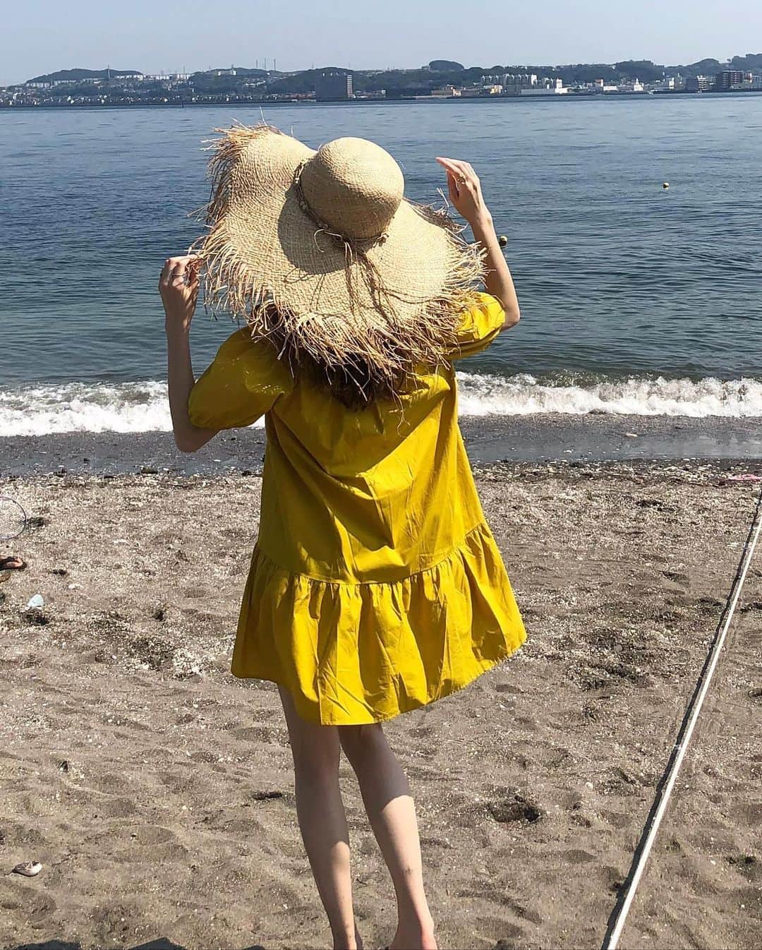 平木愛美のインスタグラム：「海の日だから海な写真を🐋🤍  海だいすきなんだー！！！！！ 泳げないけど、ぷかぷか浮き輪で浮く派。笑  夏が好き。だいすき。  お祭りも花火も、夏のイベント大好きなのですが、今年は切ないね仕方ないね。  今季は梅雨がなんだかしっかり梅雨で長いけど☁️☁️ もうそろそろ夏ーーー！🌞 くるかな？ワクワク！」