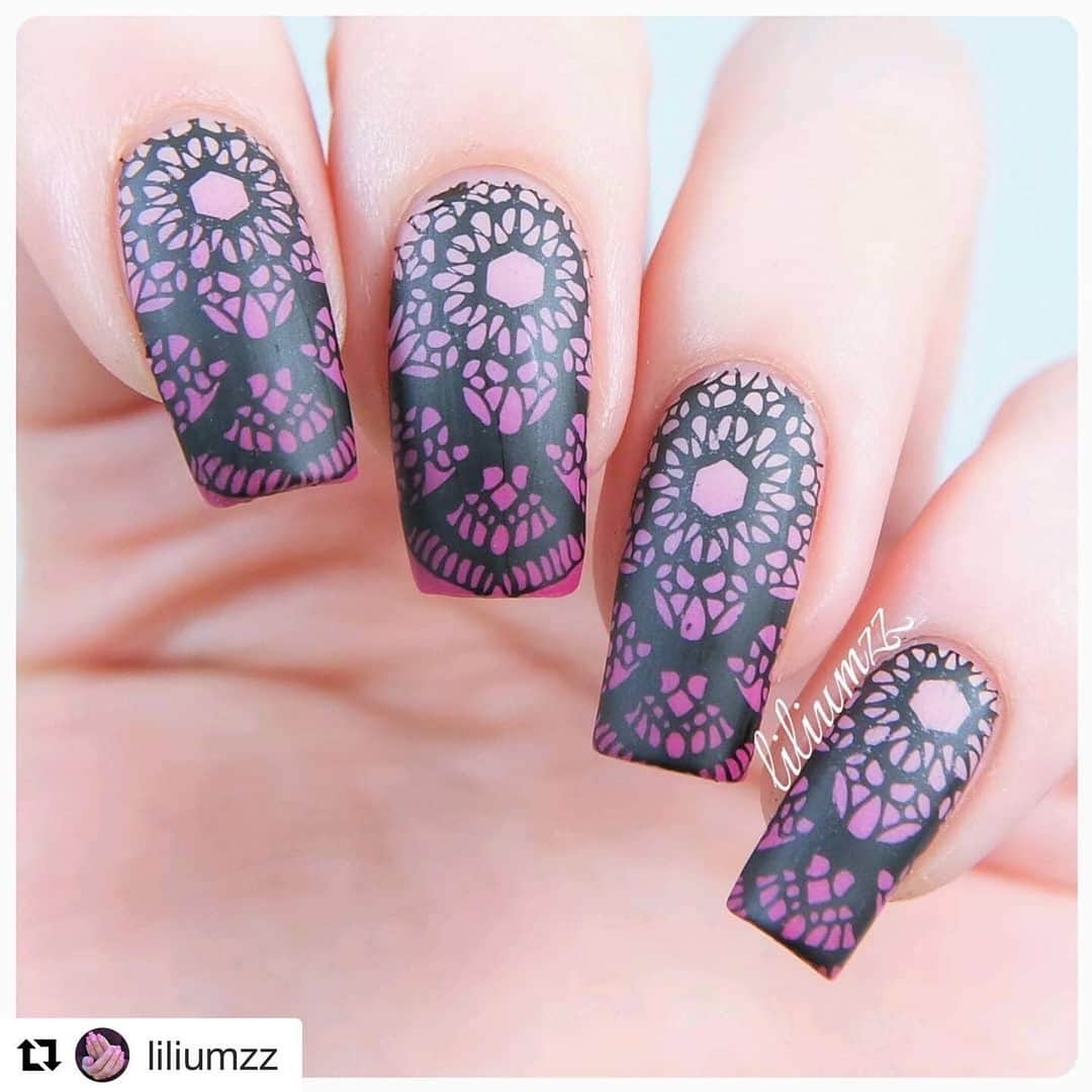 Nail Designsさんのインスタグラム写真 - (Nail DesignsInstagram)「#Repost @liliumzz  ・・・ Gradient with stamping  @Sally_Hansen Bare it all @Essence_cosmetics Feels like birthday @Bornprettystore stamping plate BPL-028 and stamping polish 22322. @Seasirencosmetics Sea matte  @Myblisskiss stamper, simply peel and simply pure」7月23日 21時35分 - nailartfeature