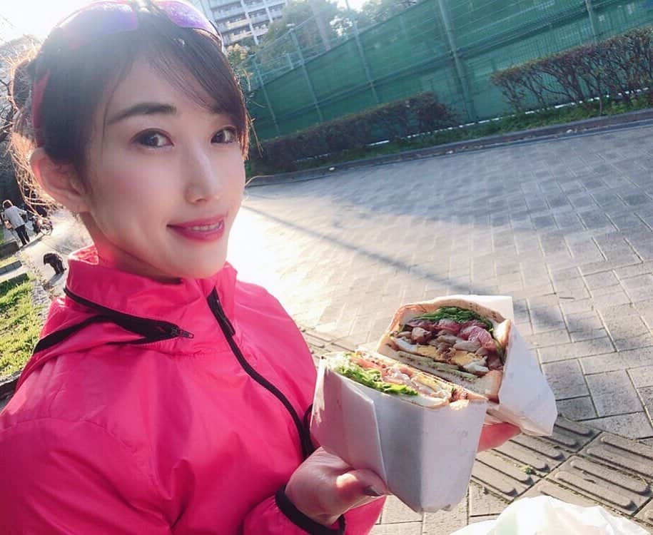 近藤夏奈のインスタグラム：「明日も午後5時から午後7時🕔﻿ ウメダfmbehappy789 『Be Sports! Friday』🧘‍♀️🌈﻿ 2時間生放送です🗣﻿ 私のストーリーからも聴いてもらえます◎﻿ ﻿ ﻿ ﻿ 明日のメッセージテーマは﻿ "スポーツの日"にちなんで﻿ 『好きなスポーツ』です⚾️🏃‍♂️🏊‍♀️⚽️﻿ ﻿ ﻿ ﻿ ﻿ 沢山のメッセージ、曲のリクエスト﻿ おまちしております💌﻿ 番組名🙋‍♀️Be sports！ friday🙋‍♀️を選択してねっ✨  ﻿  #ウメダfm#ウメダfmbehappy789#梅田  #ラジオパーソナリティー」